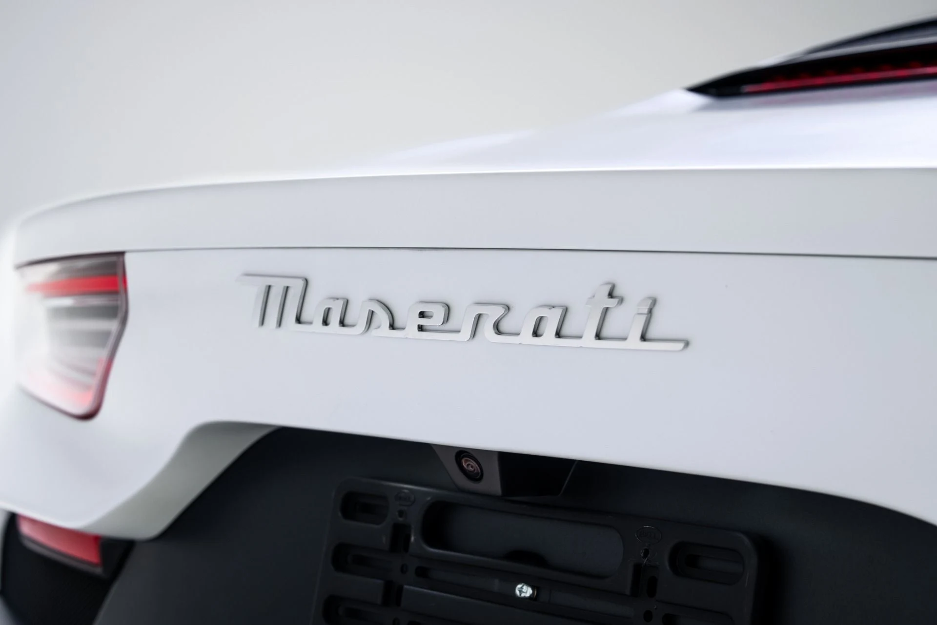 mph028_1885492474_Used_2023_Maserati_MC_20_1771372792_b026d96df0