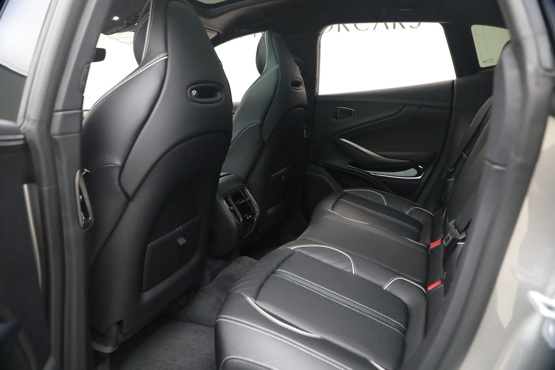 mph028_1887562719_New_2026_Aston_Martin_DBX_707_1767813169_af66cc8efa