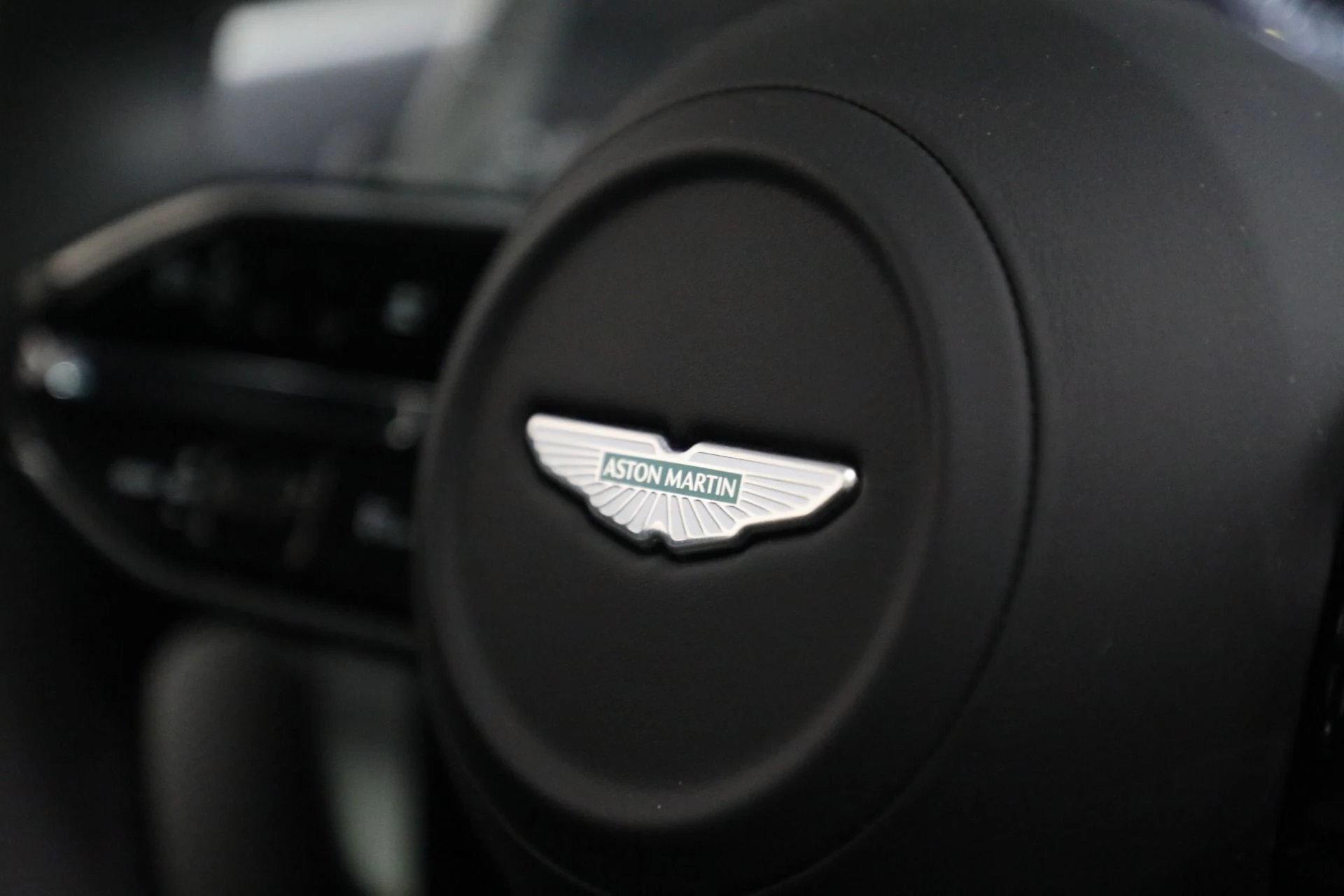 mph028_1894840059_New_2025_Aston_Martin_Vanquish_37370b68ef