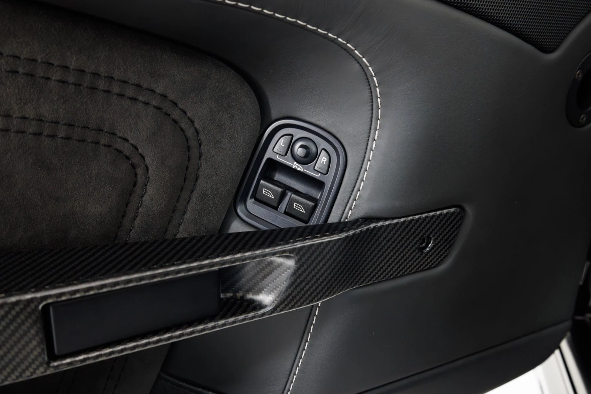 mph028_1899716408_Used_2009_Aston_Martin_DBS_1778627765_976117a0fb