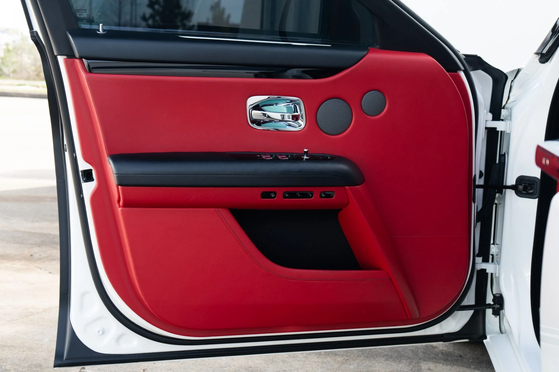 mph028_1904595855_Used_2022_Rolls_Royce_Ghost_1771452003_e57e2f6520