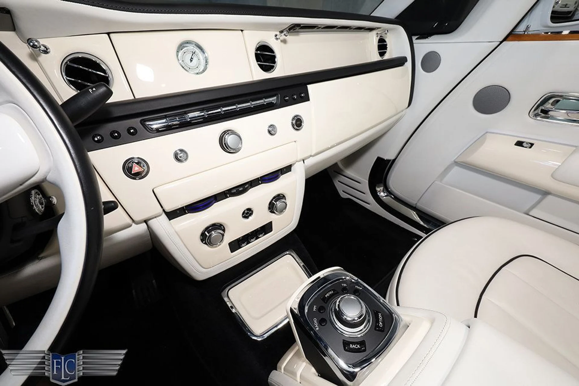 mph028_1908402634_used_2017_rolls_royce_phantom_drophead_covertiblefinaledition_9689_22834890_29_1024_bcd1bea7bb