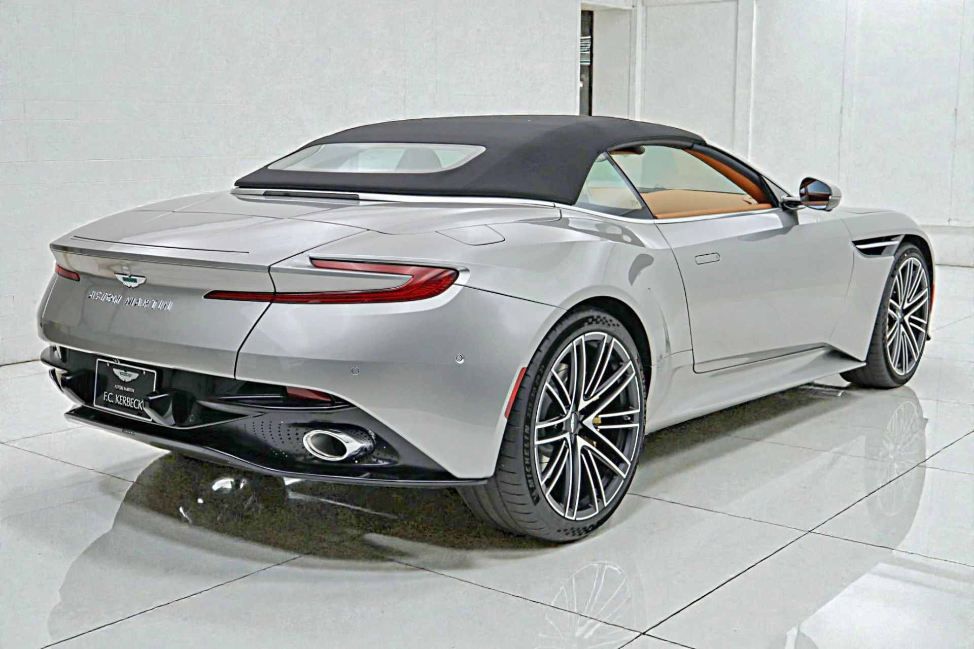 mph028_1913611344_New_2026_Aston_Martin_DB_12_Volante_189ddbc241