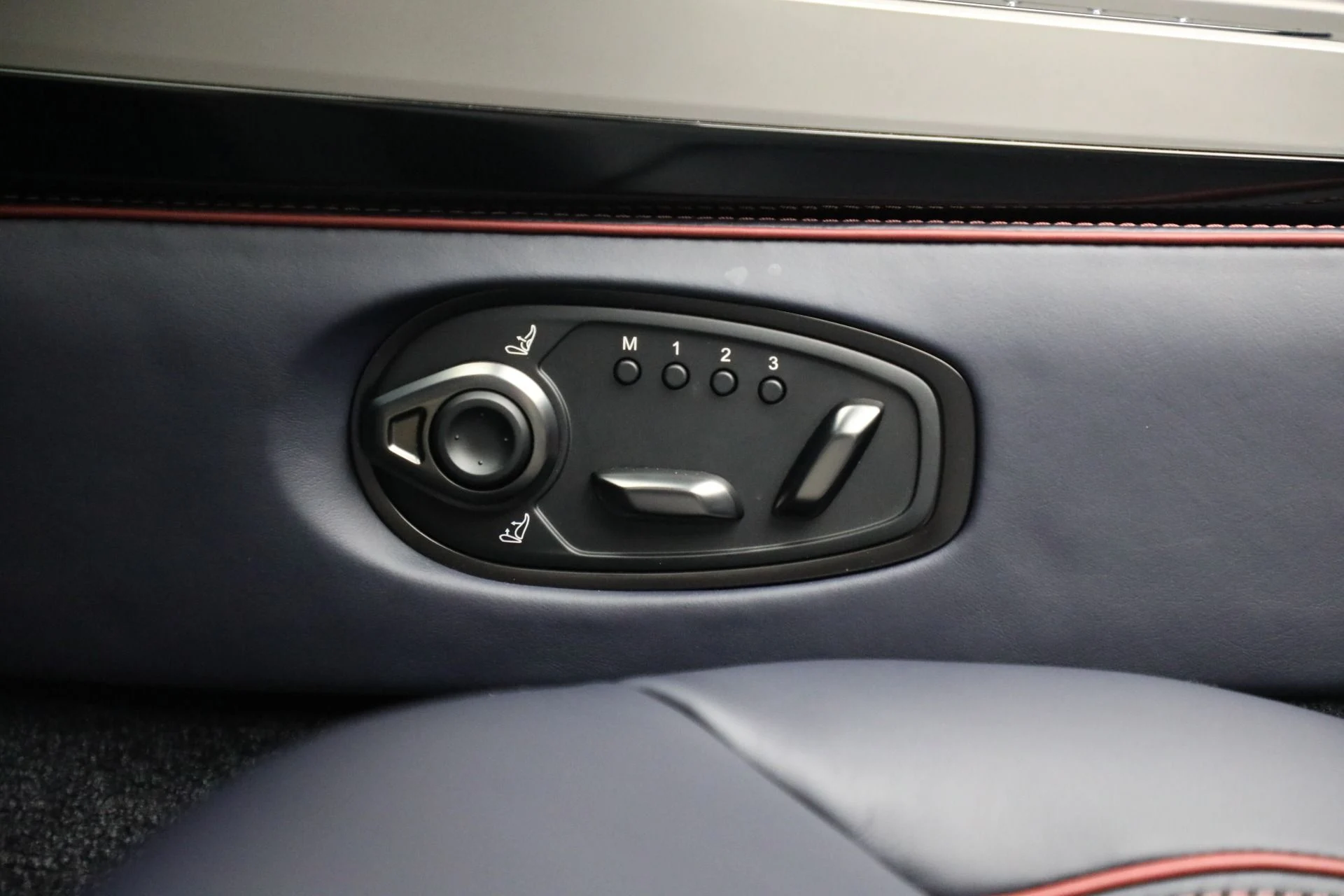 mph028_1913886250_New_2026_Aston_Martin_Vanquish_Volante_1762784347_dd6d85dc9d