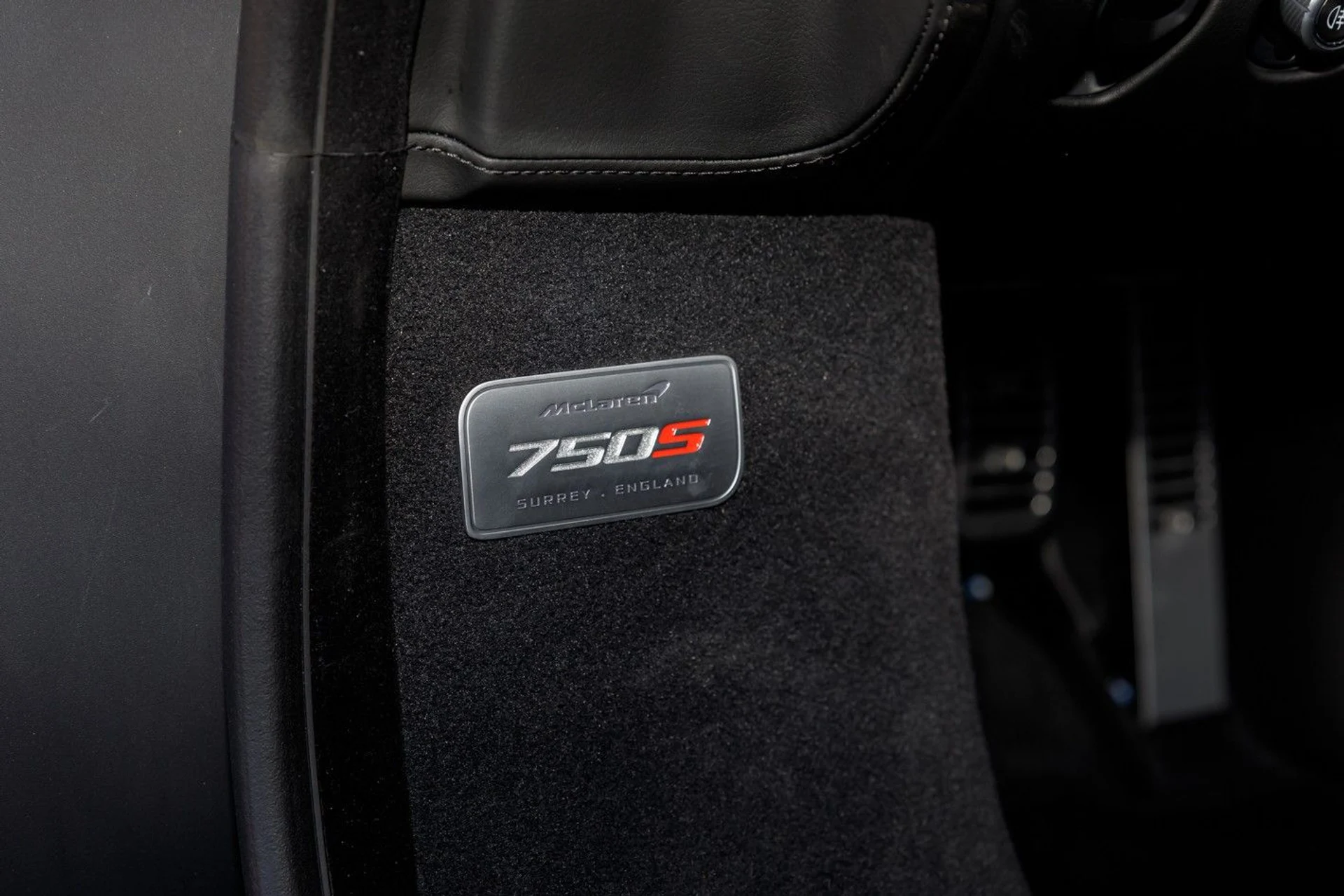 mph028_1914994477_646_p29_l_4760a07385