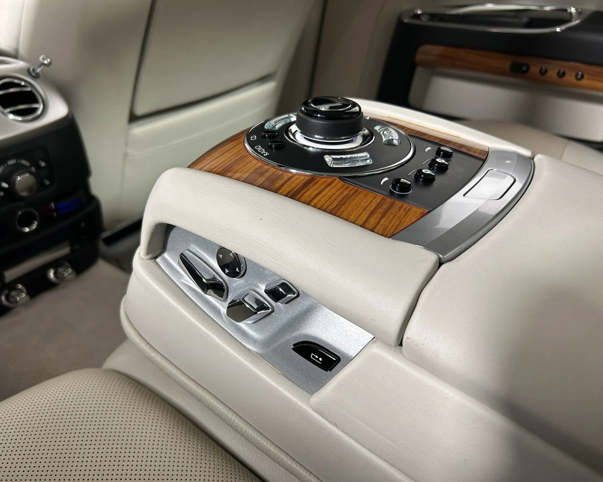 mph028_1916052526_49c65a22bafe466da8b9ee1dd1b3ba68_37d16d8640