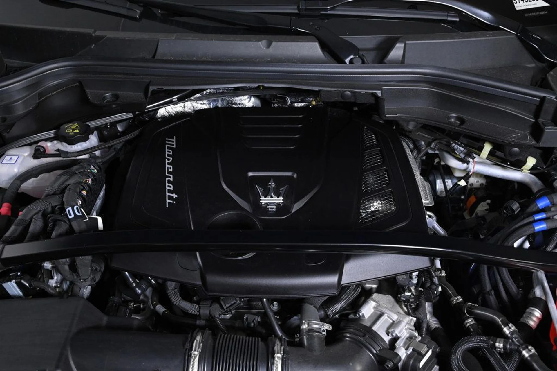 mph028_1917026696_used_2025_maserati_grecale_modena_11350_22941787_28_1024_50d0cf9fcd