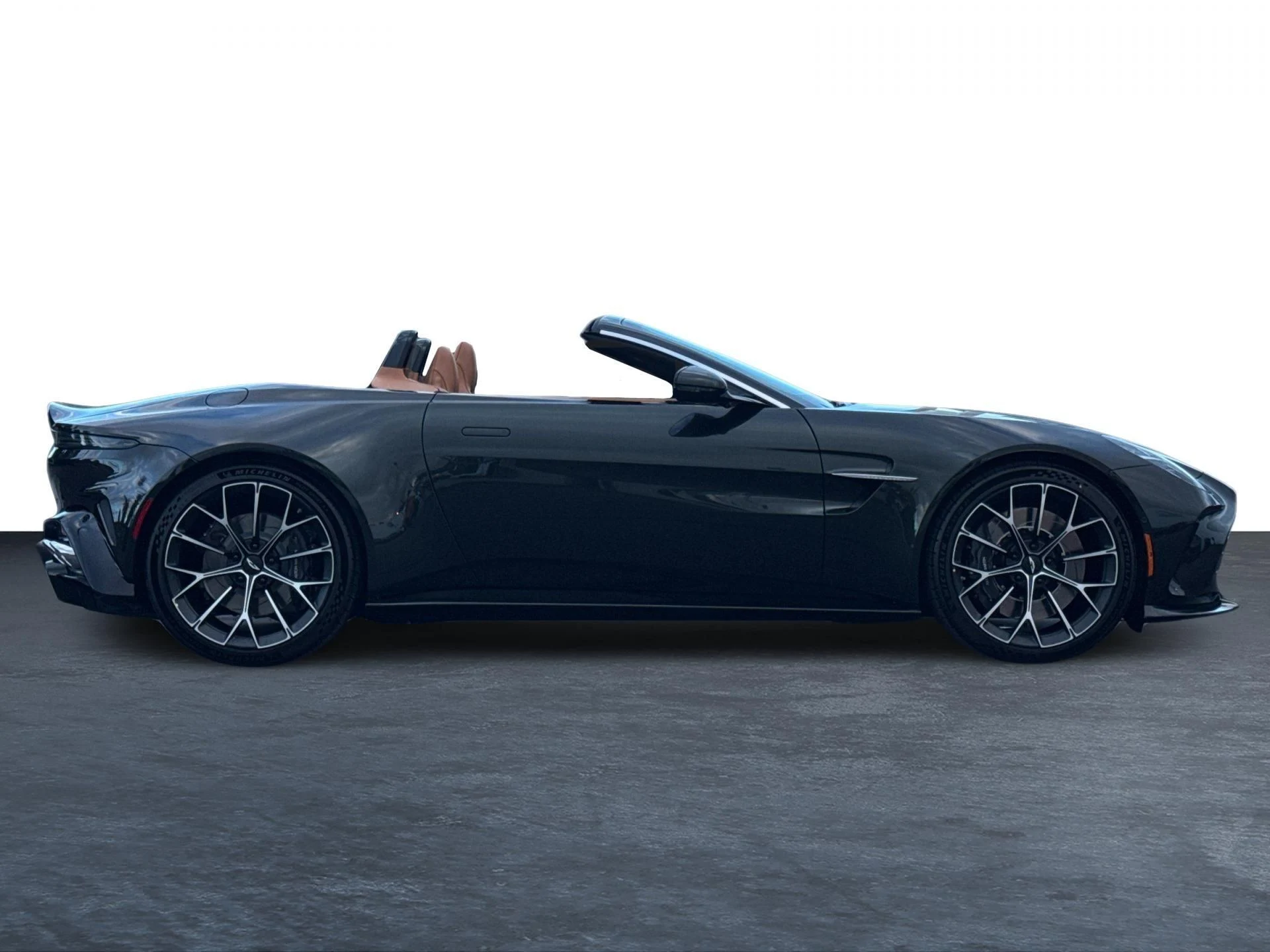 mph028_1918134429_New_2026_Aston_Martin_Vantage_Roadster_1767798662_e8cd9ef8d1