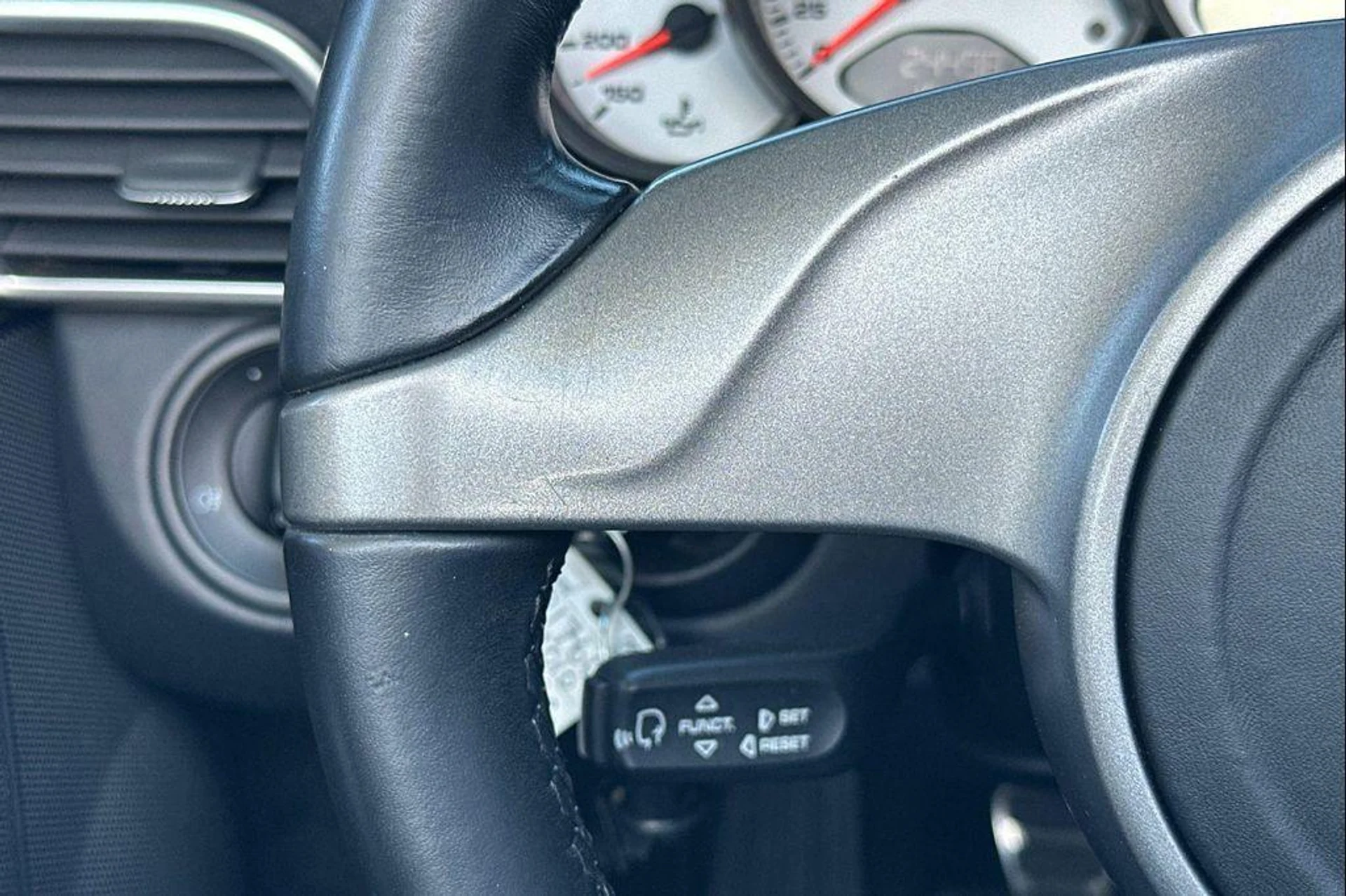 mph028_191947088_u1s_M_Bl4_JK_5_L6_Tr_Y4h_Ta0f0_Gj_Vn_E_d2a175e03b