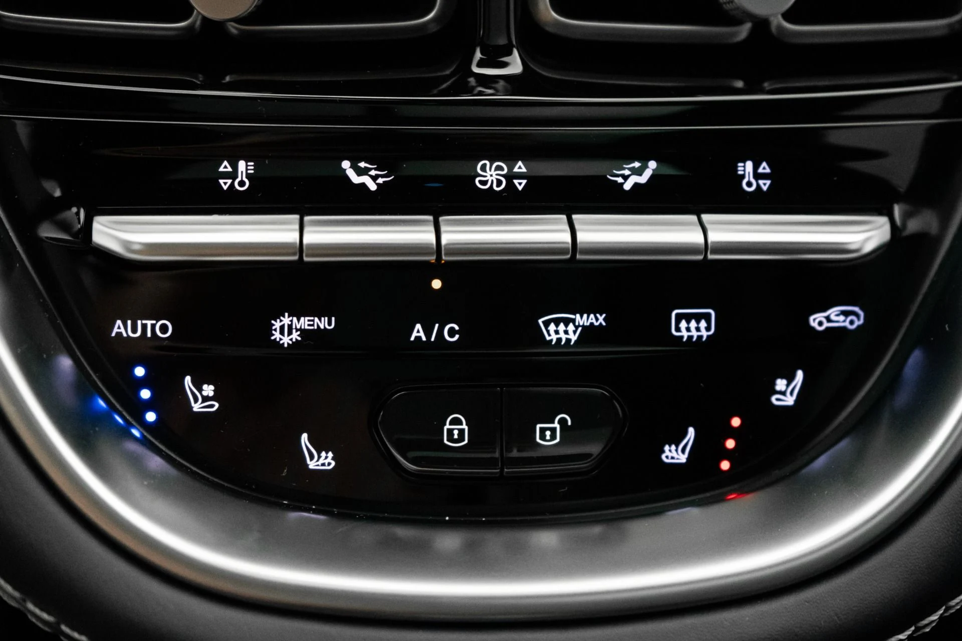 mph028_1921267349_Used_2022_Aston_Martin_DBX_Inspire_Interior_Panoramic_Glass_Roof_1768577426_4c5c0d0719