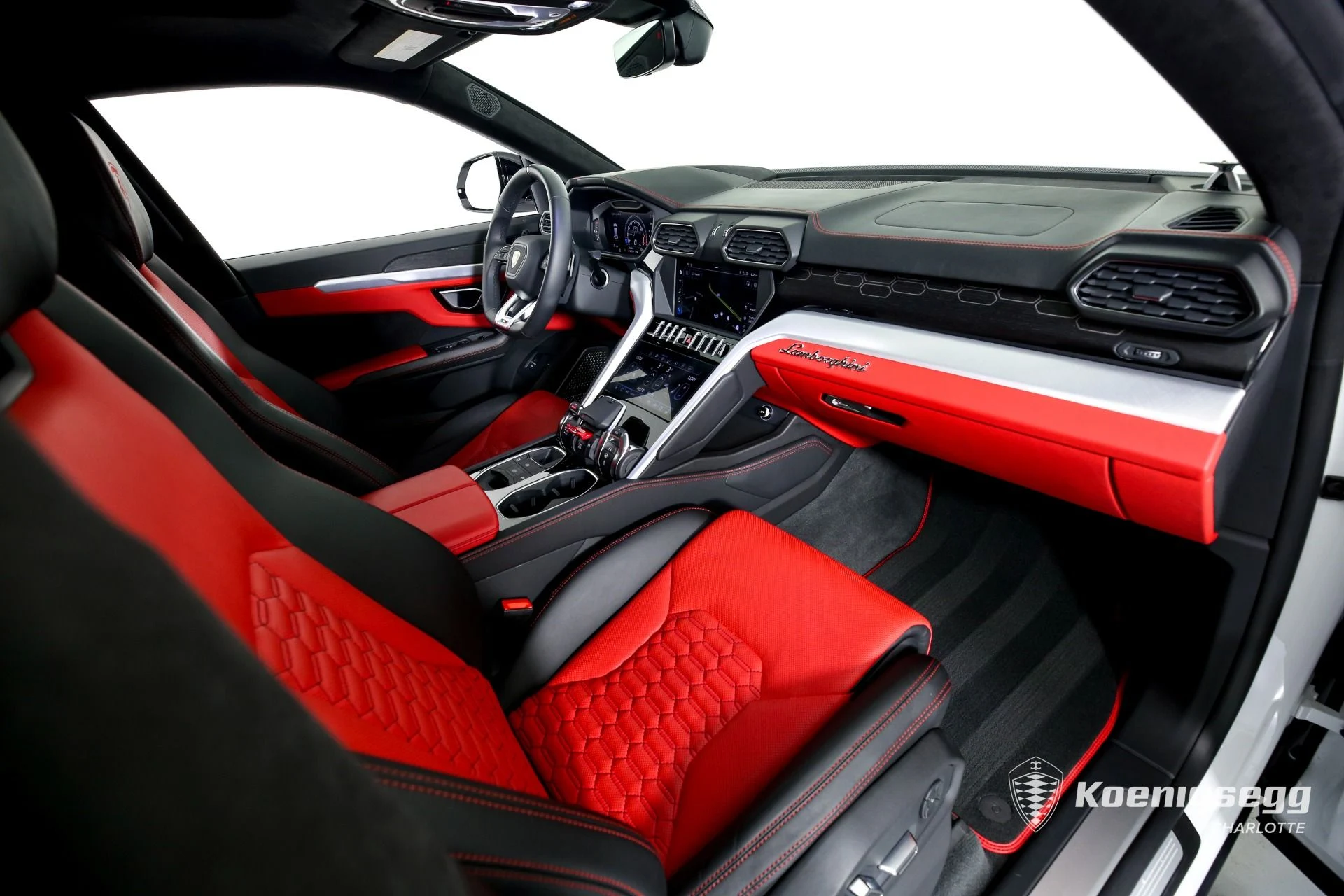 mph028_1924696482_Used_2019_Lamborghini_Urus_1760976119_955babea3c