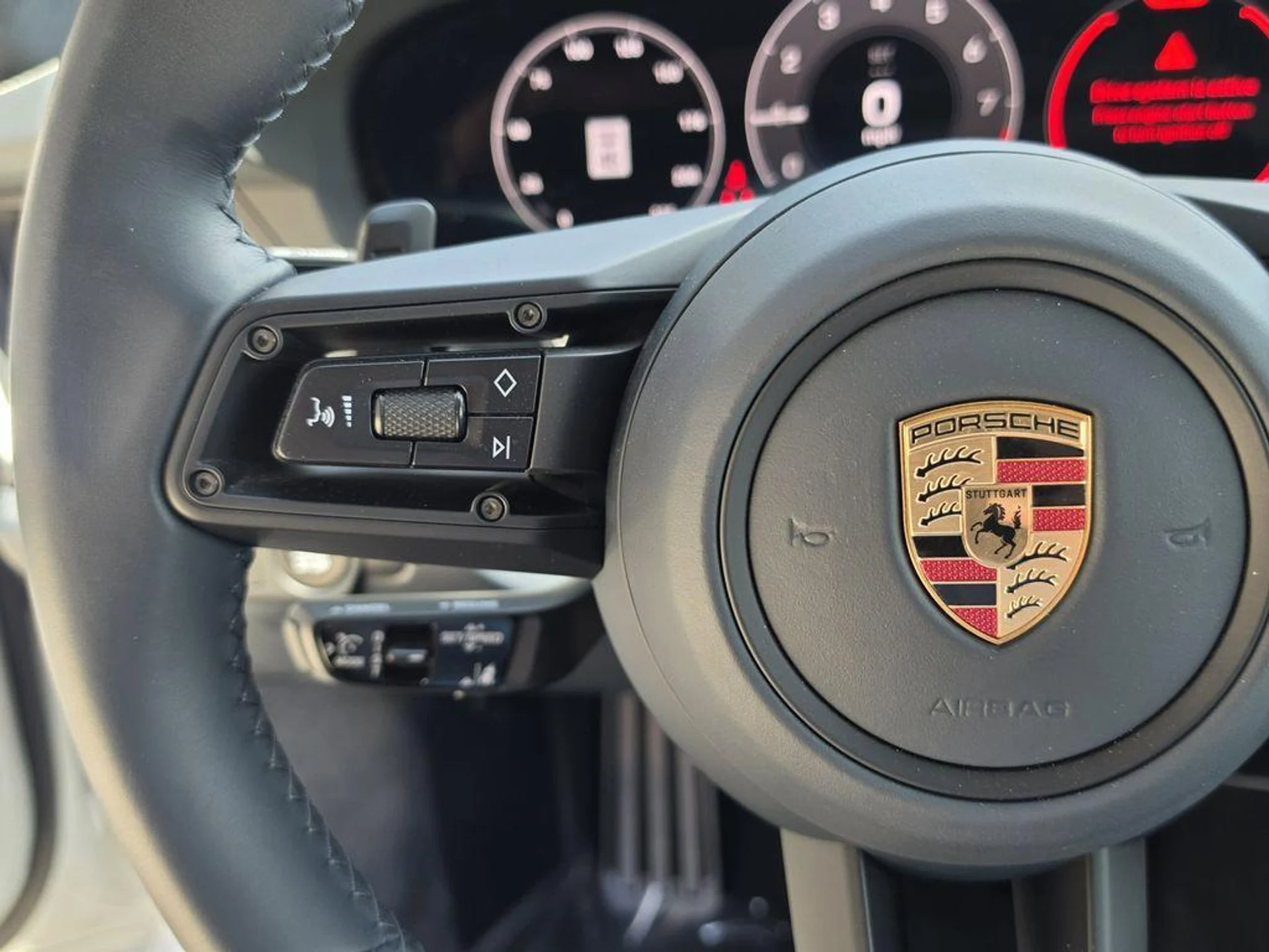 mph028_1928705593_S_Jj9h_Cz6_L8029_F5_M70t6hz_URAPI_a3caafaf72