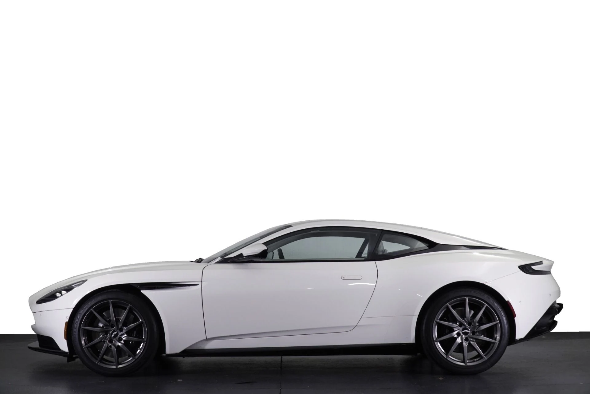 mph028_1936790993_Used_2018_Aston_Martin_DB_11_1764361544_a4d2c0aa4d