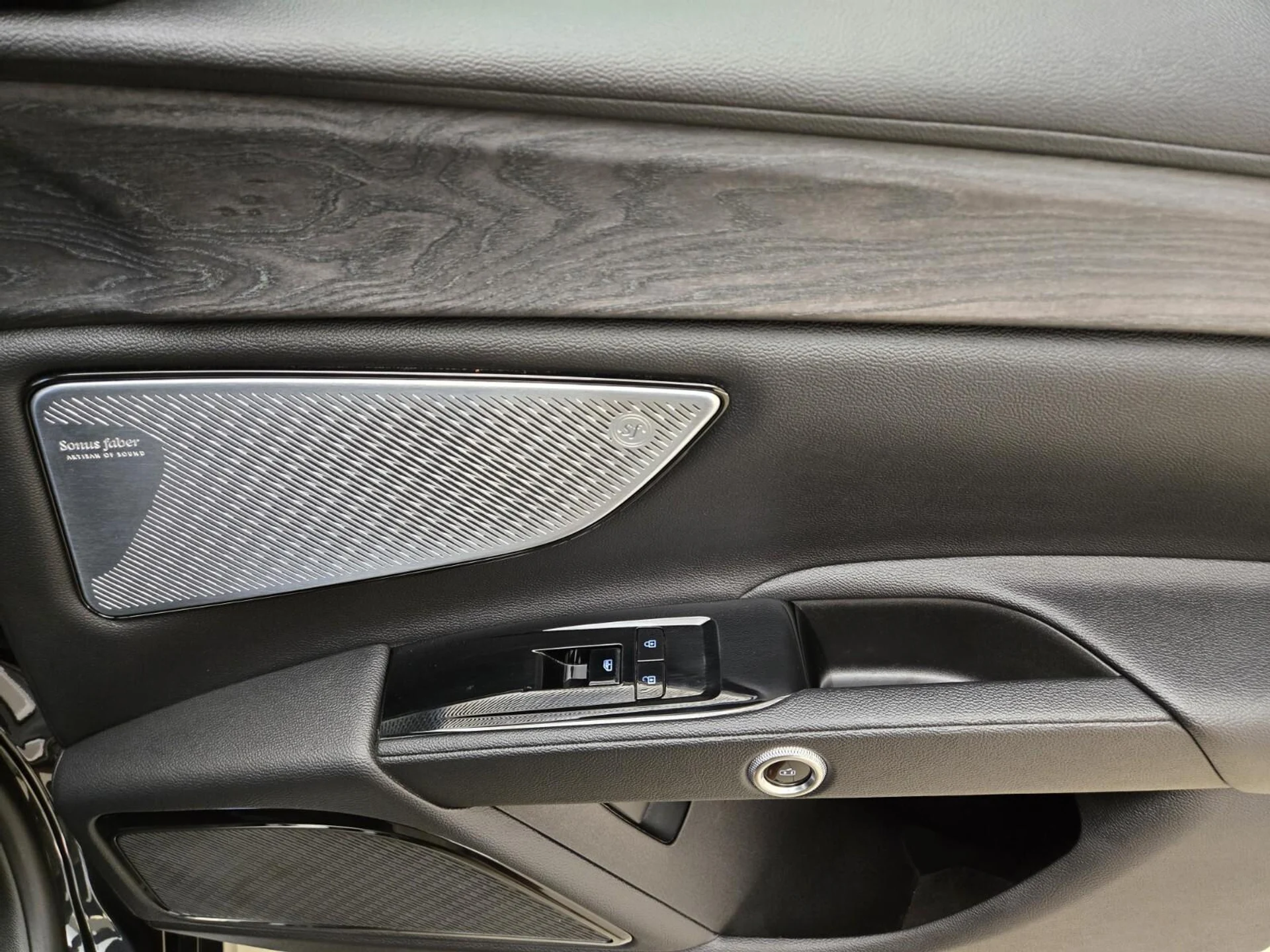 mph028_1942047658_Used_2023_Maserati_Grecale_GT_1763104556_79e79cf4c6