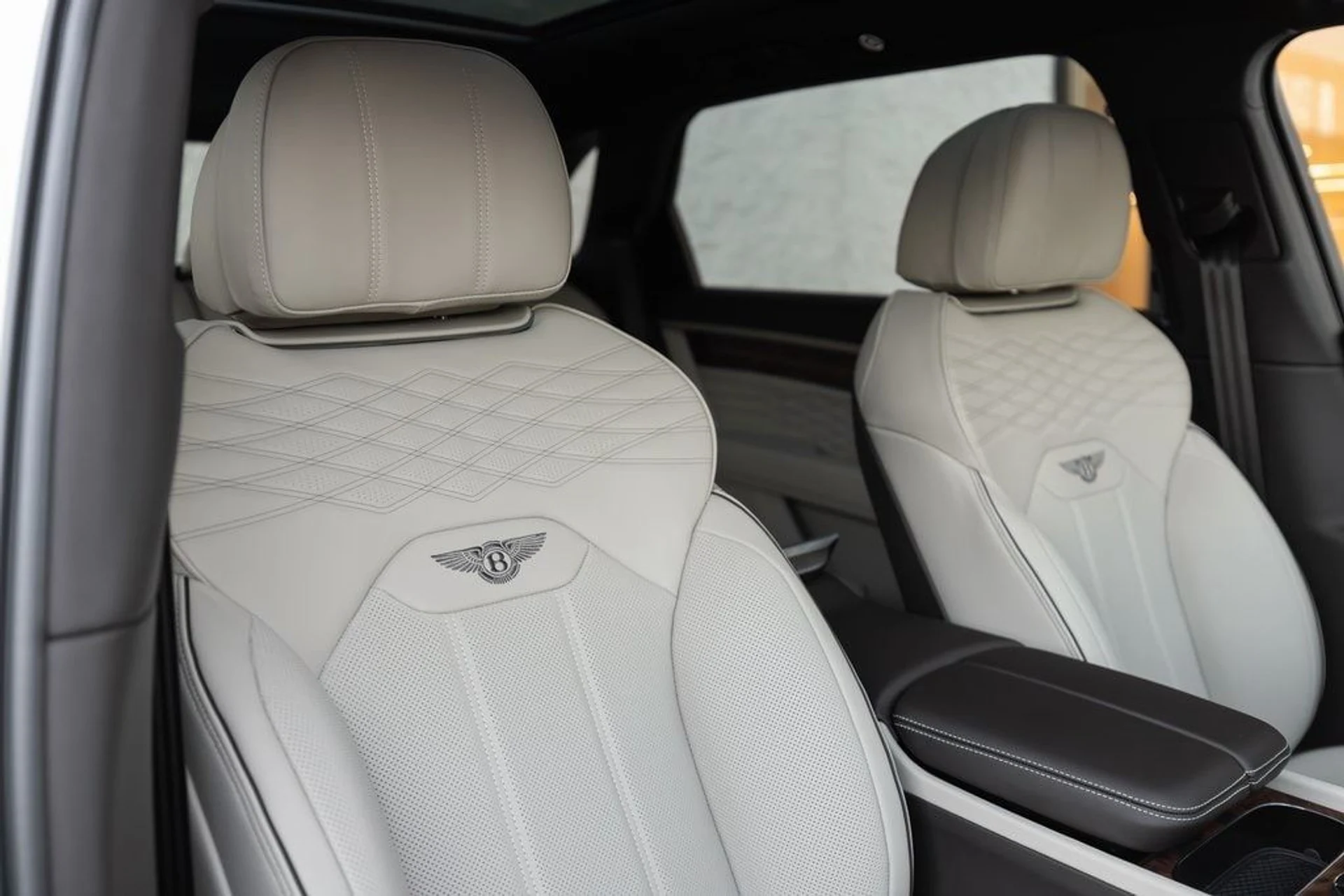 mph028_1945590773_8f78ee6f9c6b36fc64a95bc9f9679e7cx_088197324d