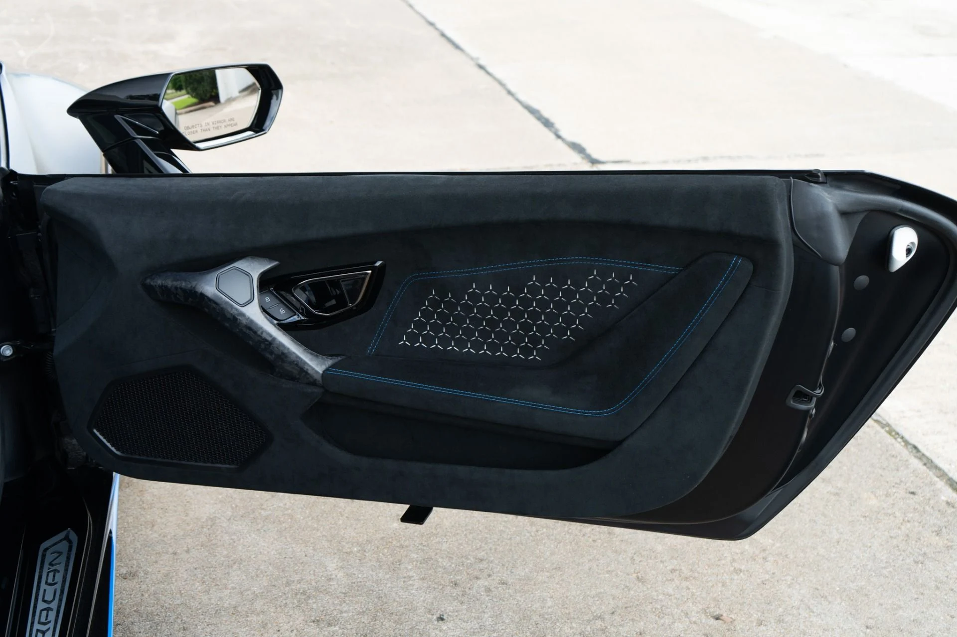 mph028_1954343259_Used_2018_Lamborghini_Huracan_LP_640_4_Performante_1776702980_e72ac2ee34