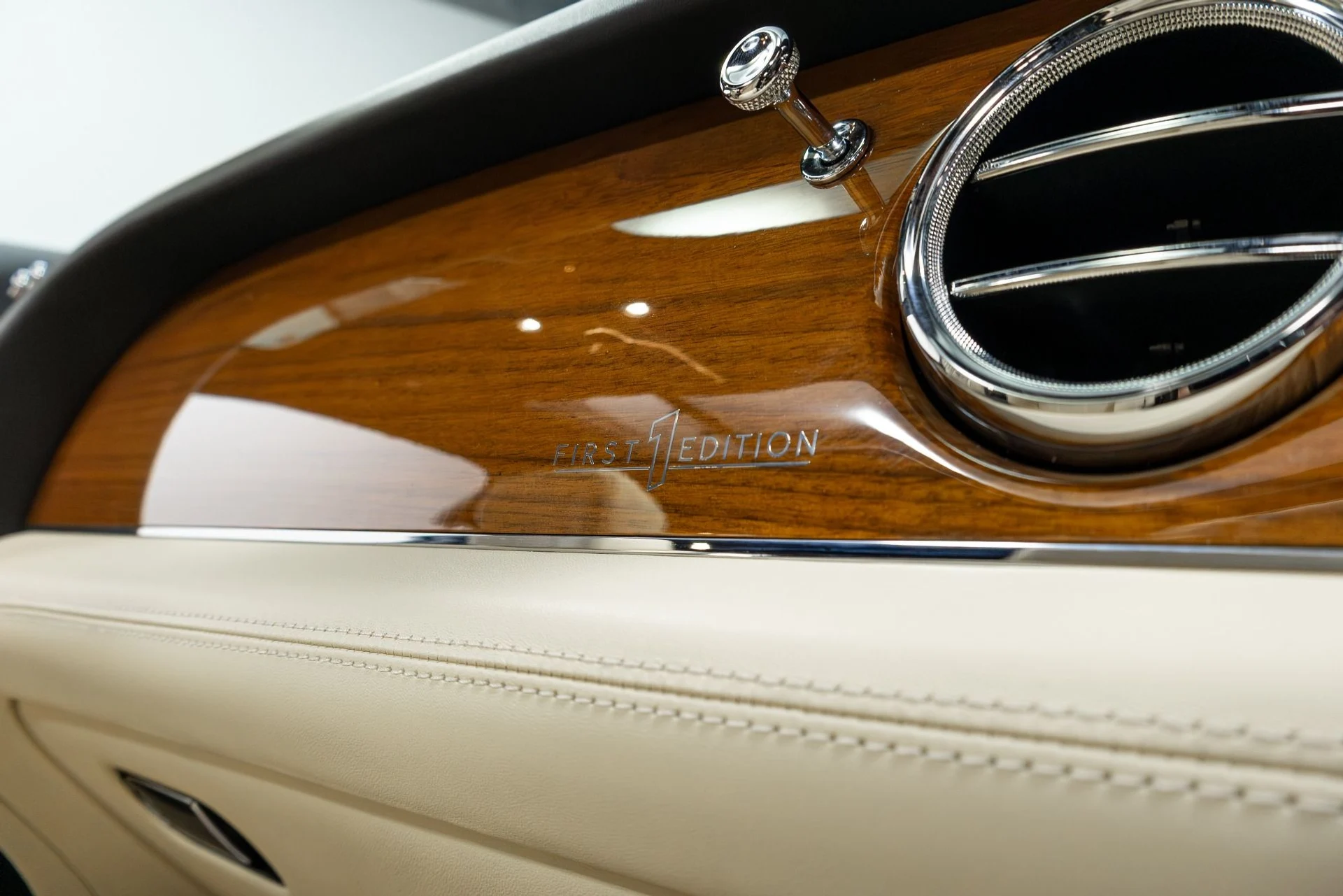 mph028_1962287619_Used_2021_Bentley_Bentayga_V8_First_Edition_1776782316_6d22aadda3