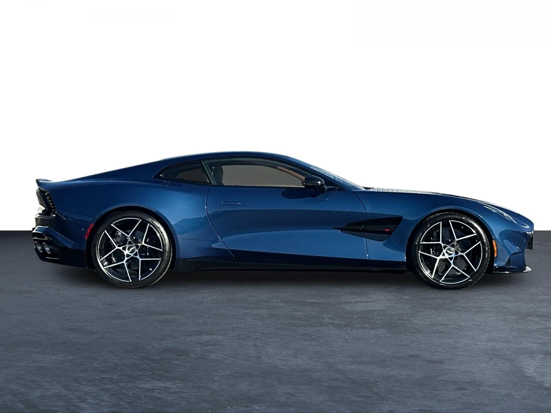 mph028_196687136_New_2025_Aston_Martin_Vanquish_V12_1761314743_b60672da6d