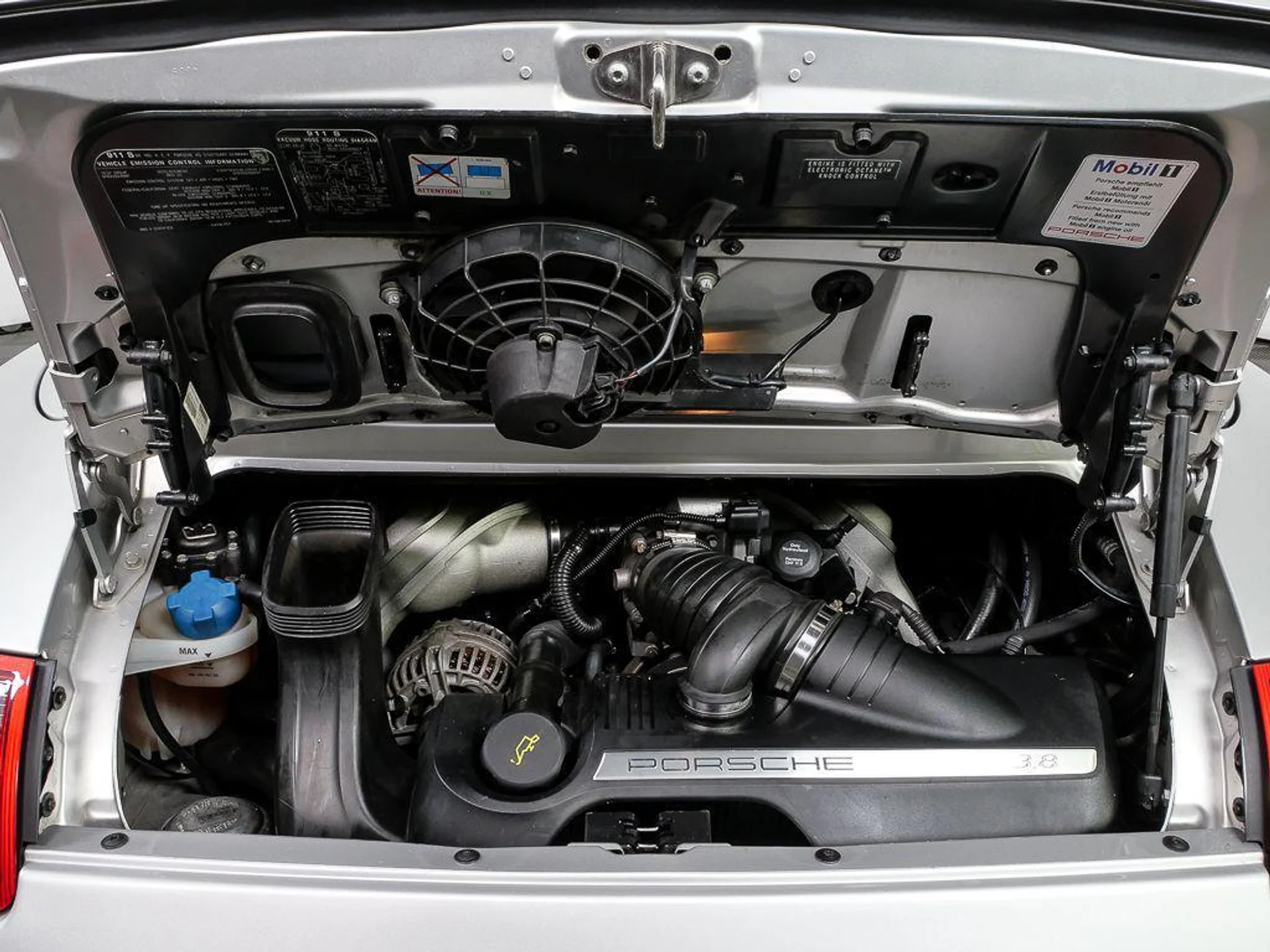 mph028_1968765813_g9_ICT_2pcnw_Khgt_QH_Tt_Xam_RX_To_bf658f937d