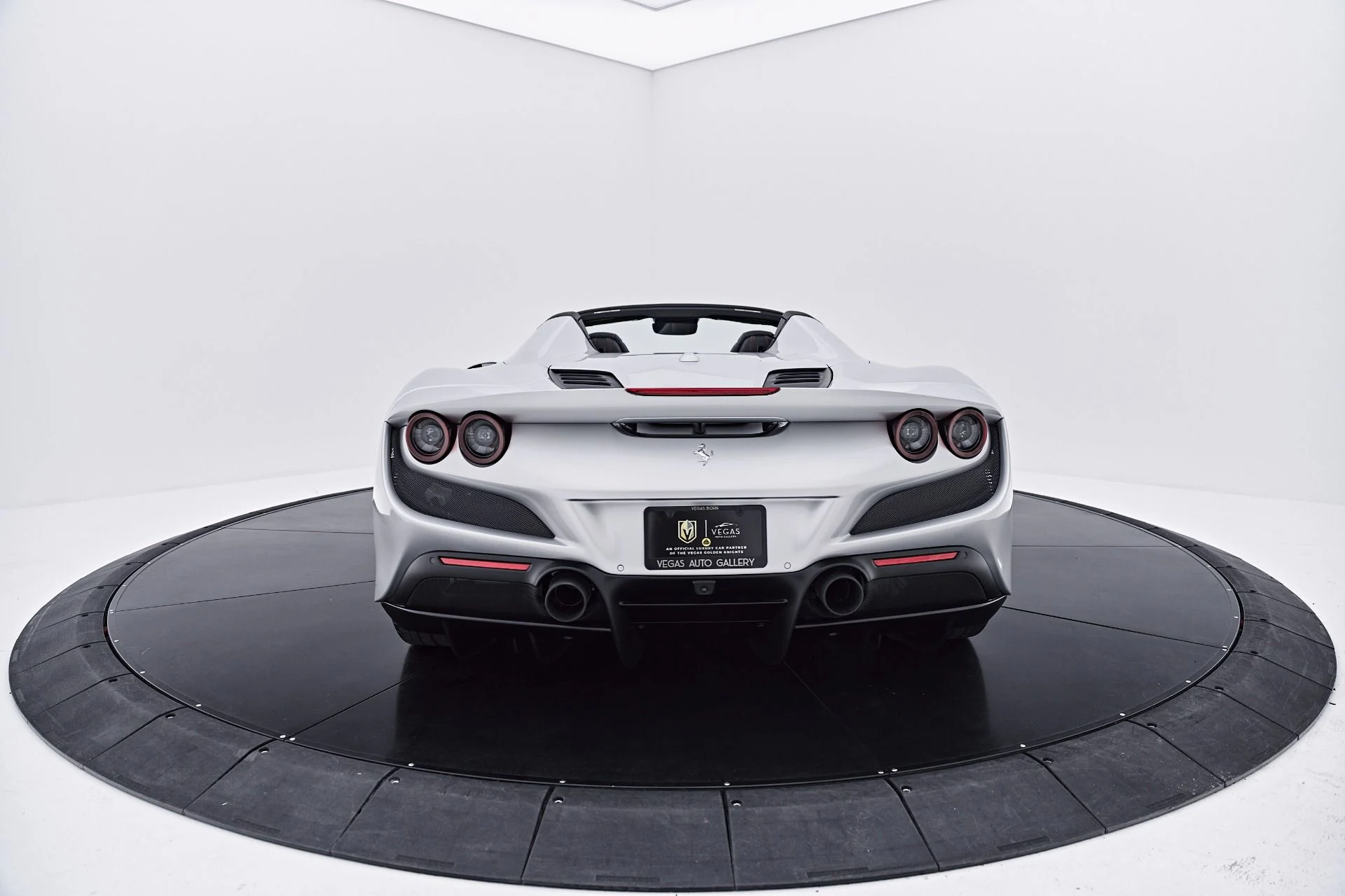mph028_1968979517_Used_2022_Ferrari_F8_Spider_Base_1785538800_47849b7dc0