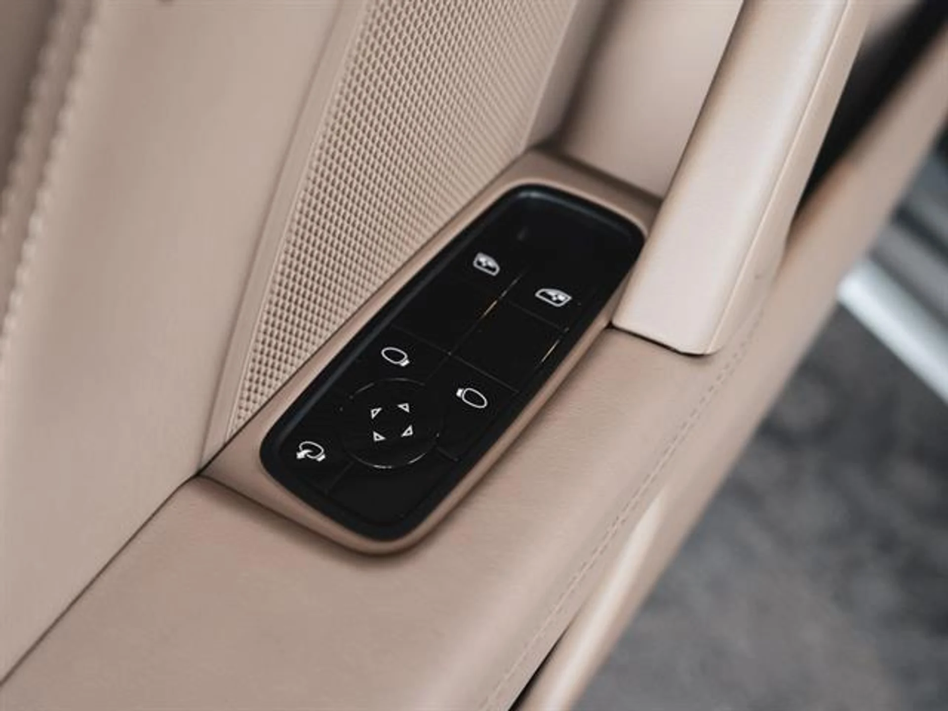 mph028_1971208194_j_RGM_Jrmw_G_Nd07_G_Hbt_Z9_Ae8_Agx_Ew_6c62dfe0c9