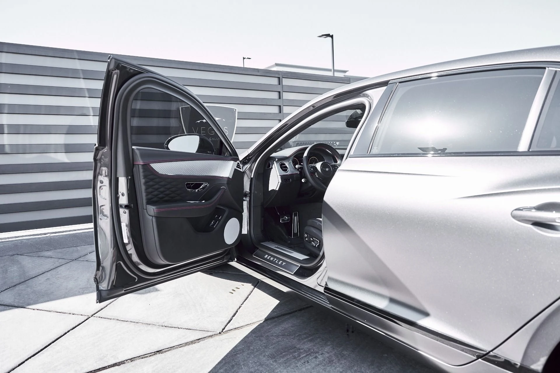 mph028_1973955163_Used_2023_Bentley_Flying_Spur_V8_1773280647_b13eeb663d