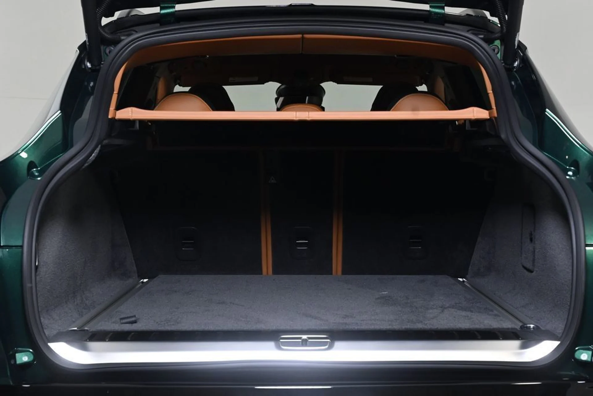 mph028_1978130831_new_2026_aston_martin_dbx_sawd_11350_23004766_29_1024_c592d8956a