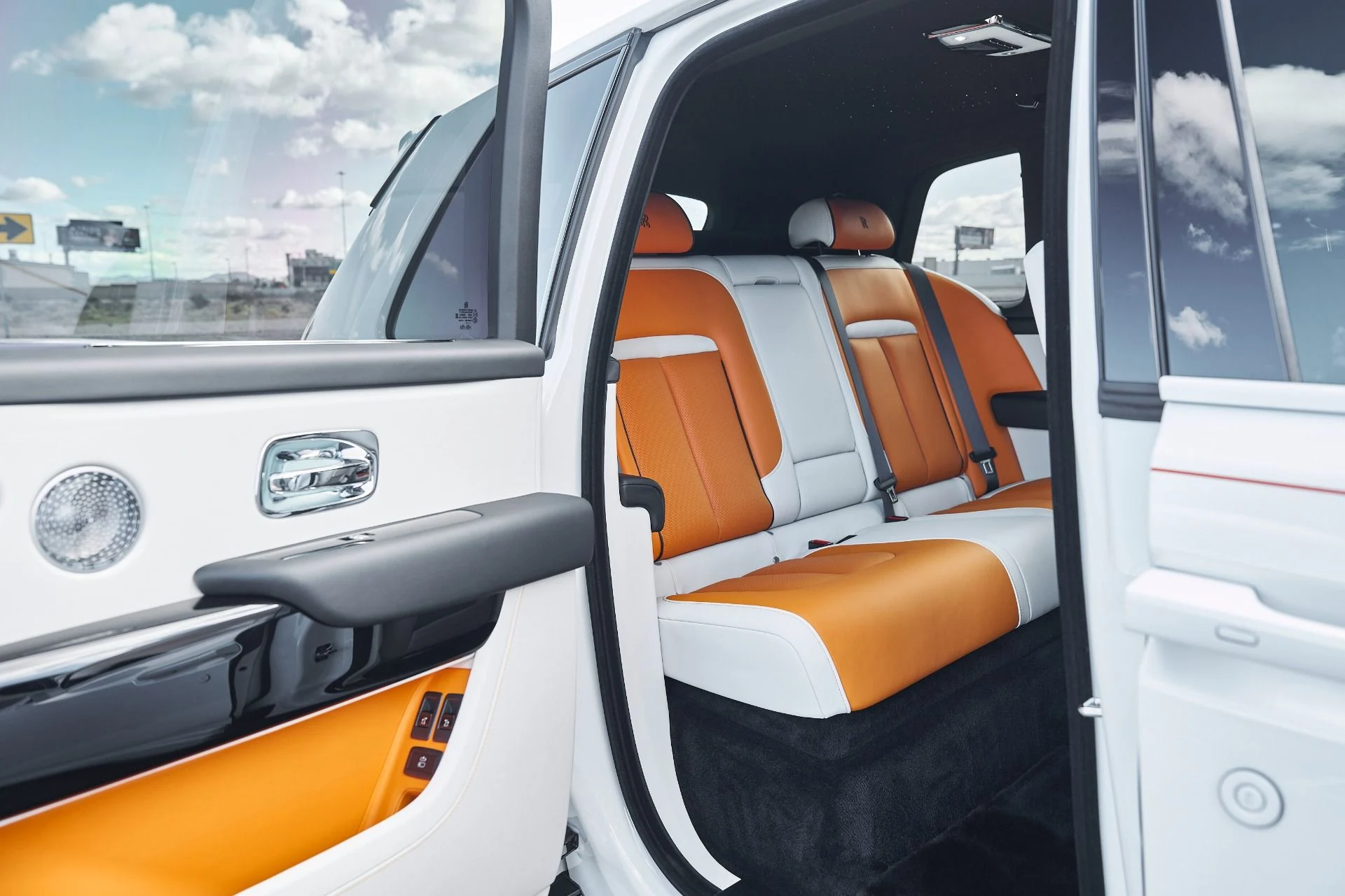 mph028_1982672258_Used_2026_Rolls_Royce_Cullinan_Base_1766884745_f5eb7696e4