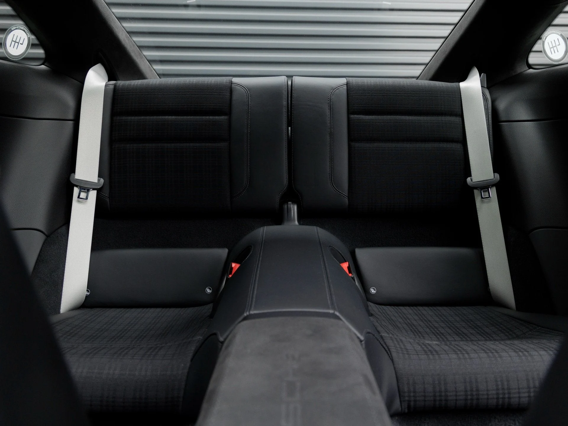 mph028_1996094779_29_1b1b2c2708