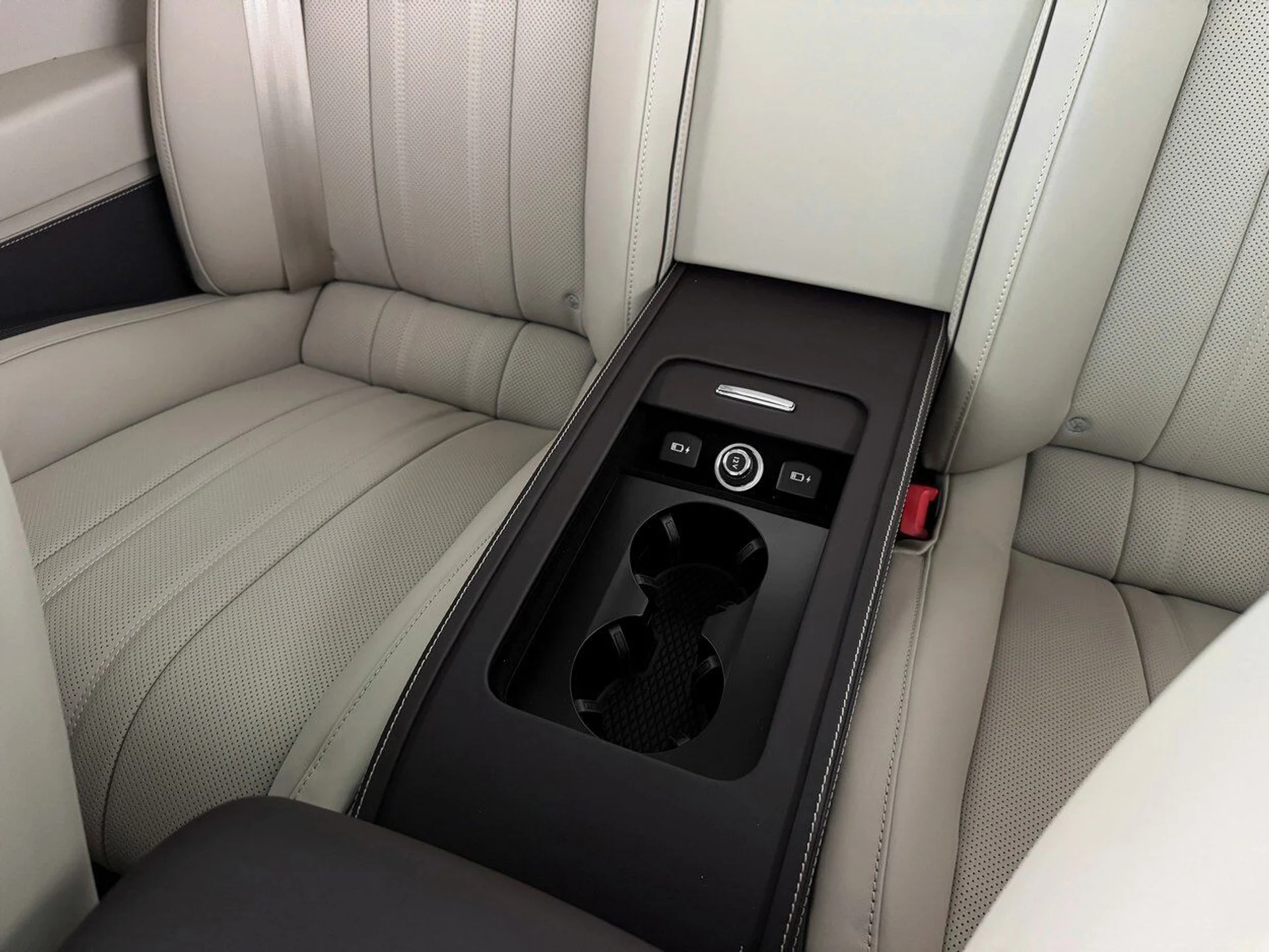 mph028_2008203900_cc2e46a217bf78e27205d414e00f4c92_5353dfe52d