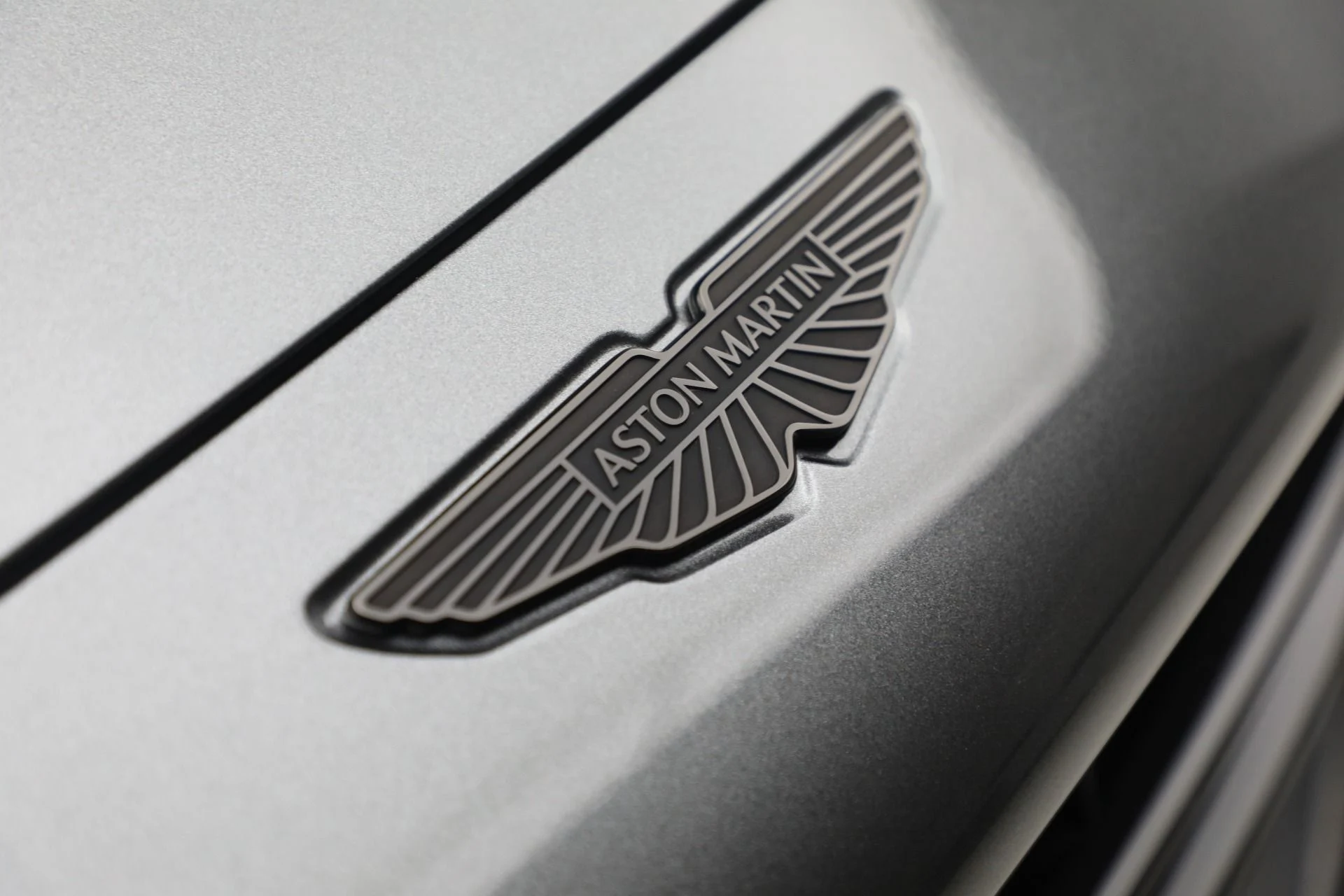 mph028_2011260291_New_2025_Aston_Martin_DBX_707_884308e7af