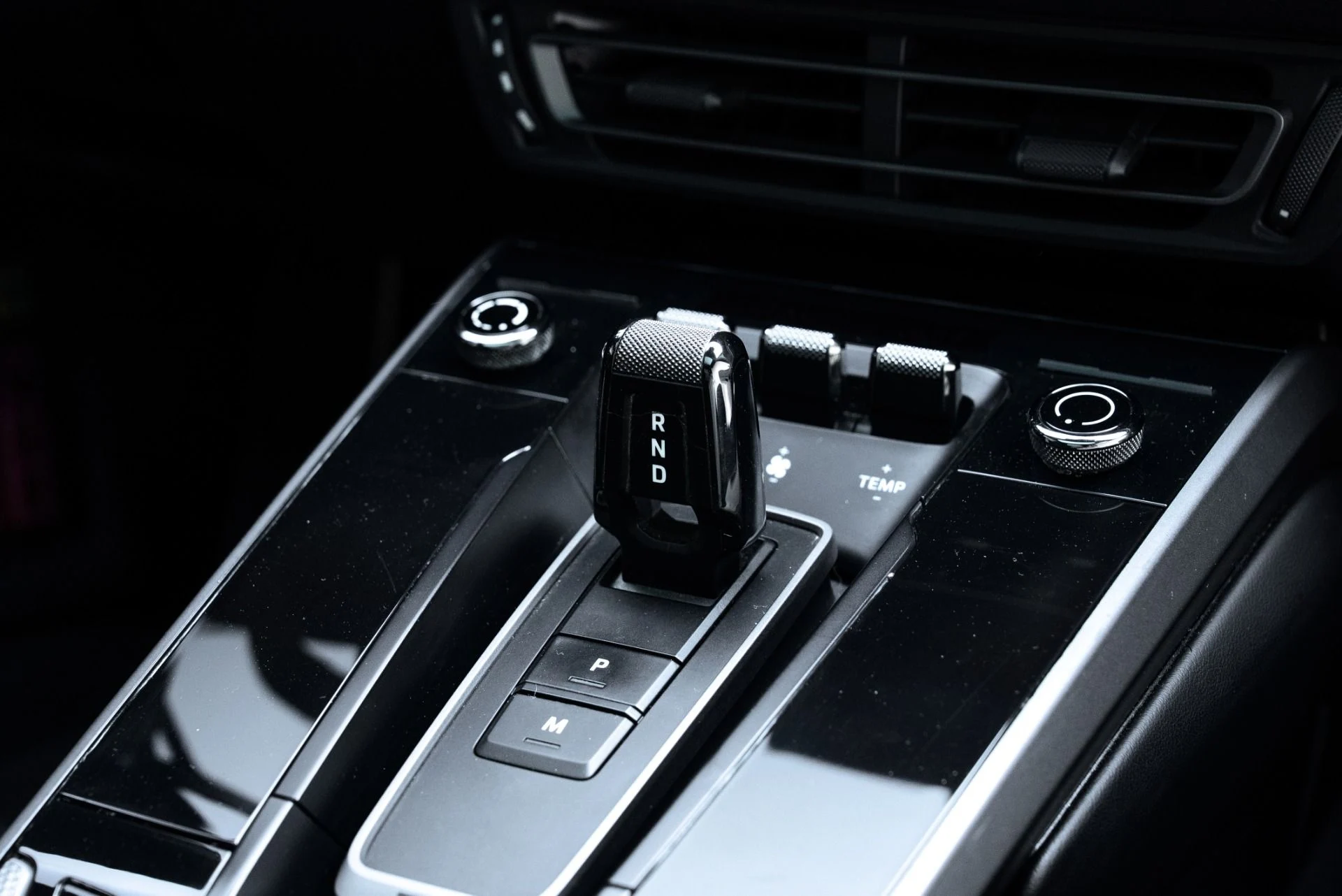 mph028_2014939438_Used_2020_Porsche_911_Carrera_1775067529_8b18d8ec8a