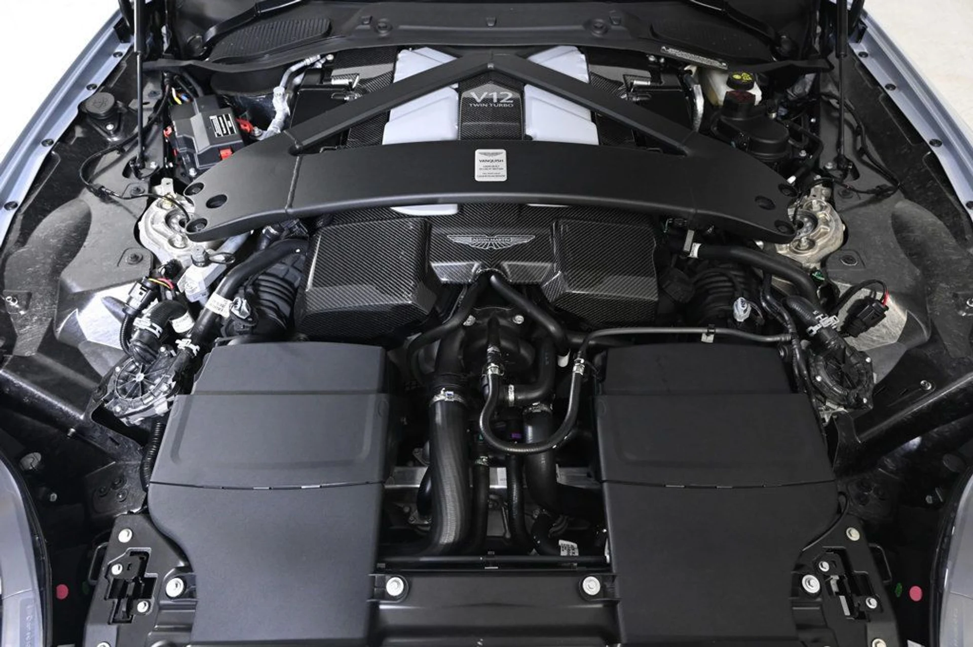 mph028_2022173662_new_2026_aston_martin_vanquish_volante_11350_22980293_28_1024_3032145f3e