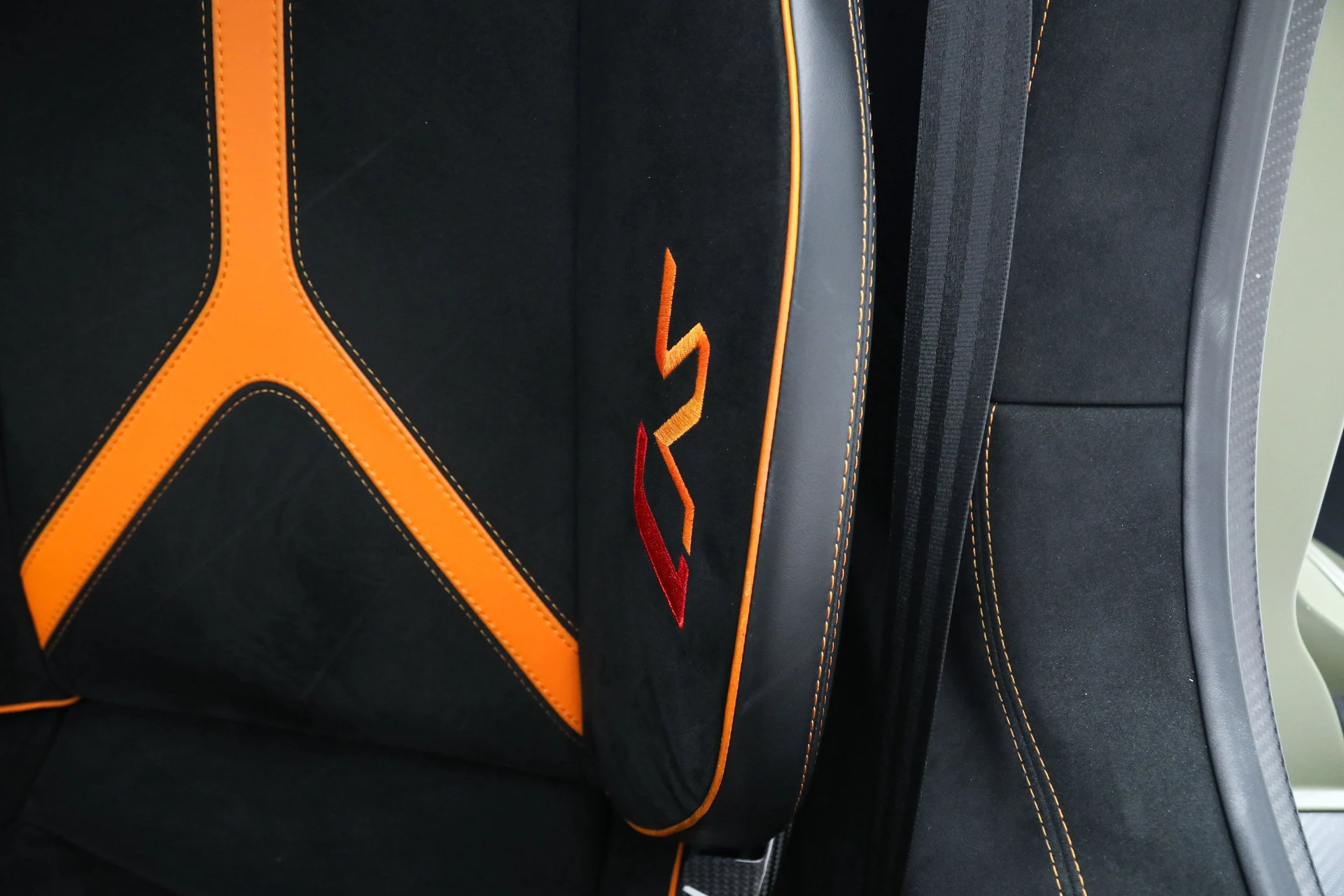 mph028_2033161235_294f76001c4ded80bc0604210a243a85_ee45d8b802