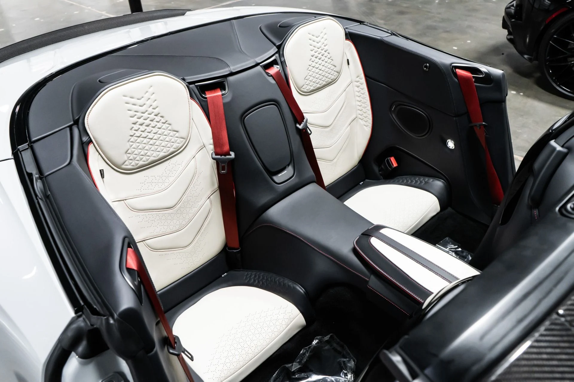 mph028_2034820361_Used_2023_Aston_Martin_DBS_Volante_1756217476_958f8af32b