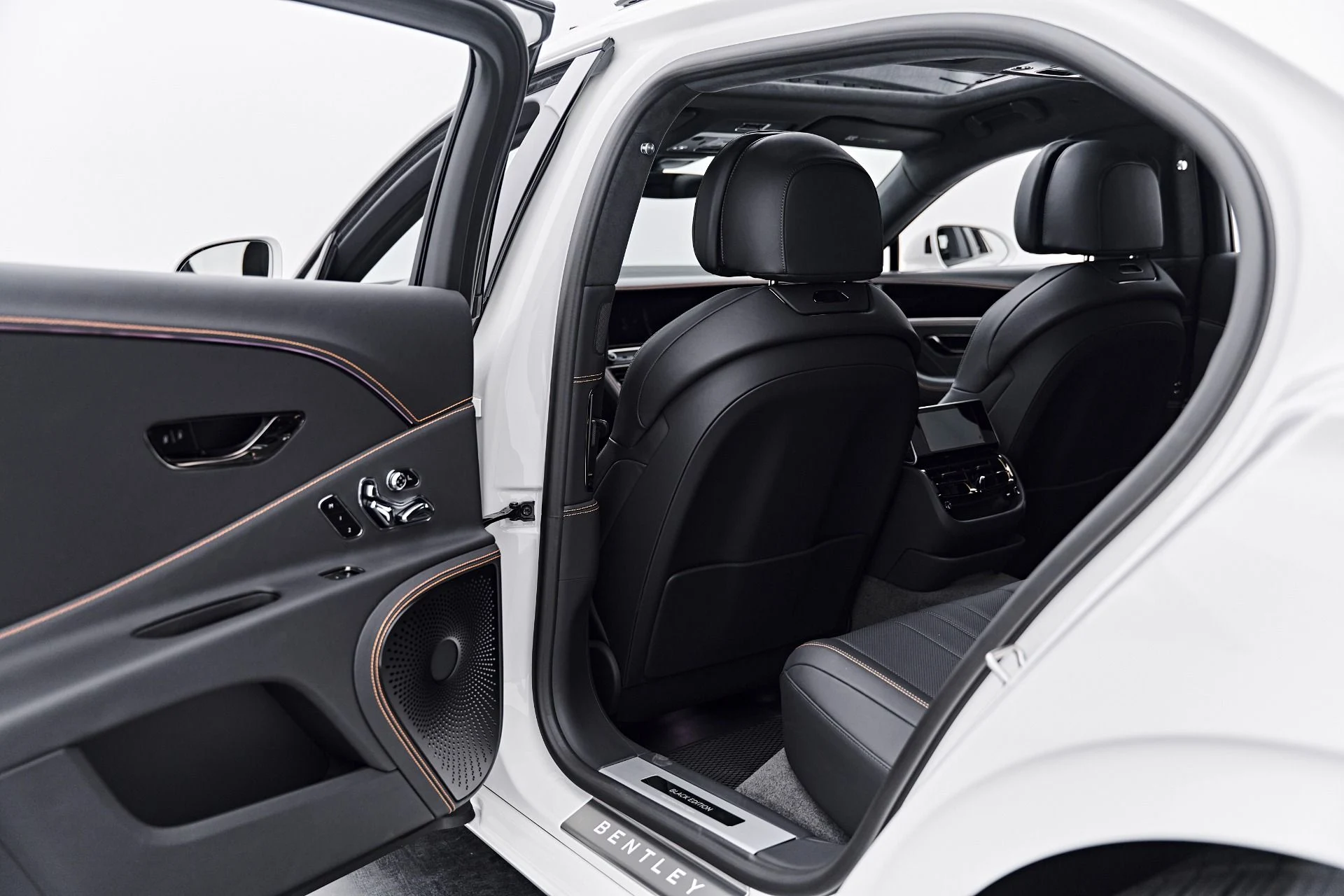 mph028_2037370712_Used_2025_Bentley_Flying_Spur_Black_Edition_1790368083_4763190e74