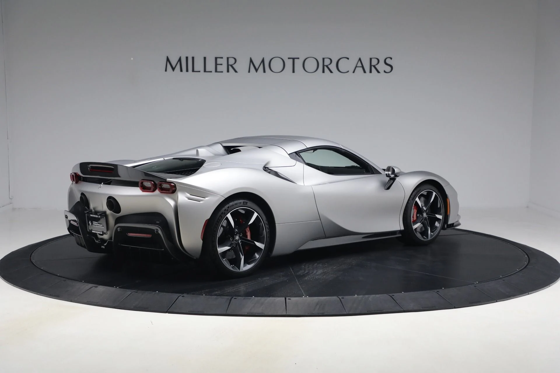 mph028_2037851564_Used_2023_Ferrari_SF_90_Spider_1774121460_63c8b42e4b