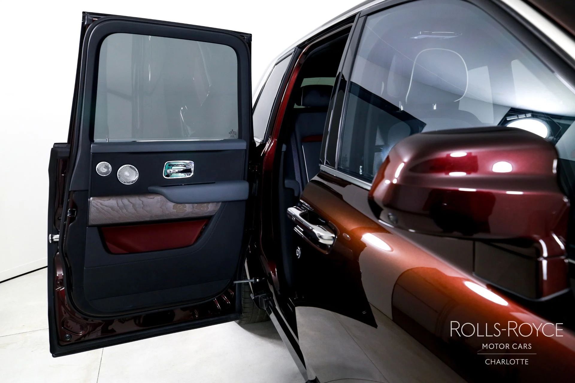 mph028_2057634539_Used_2025_Rolls_Royce_Cullinan_1757716745_0e7b070f8b