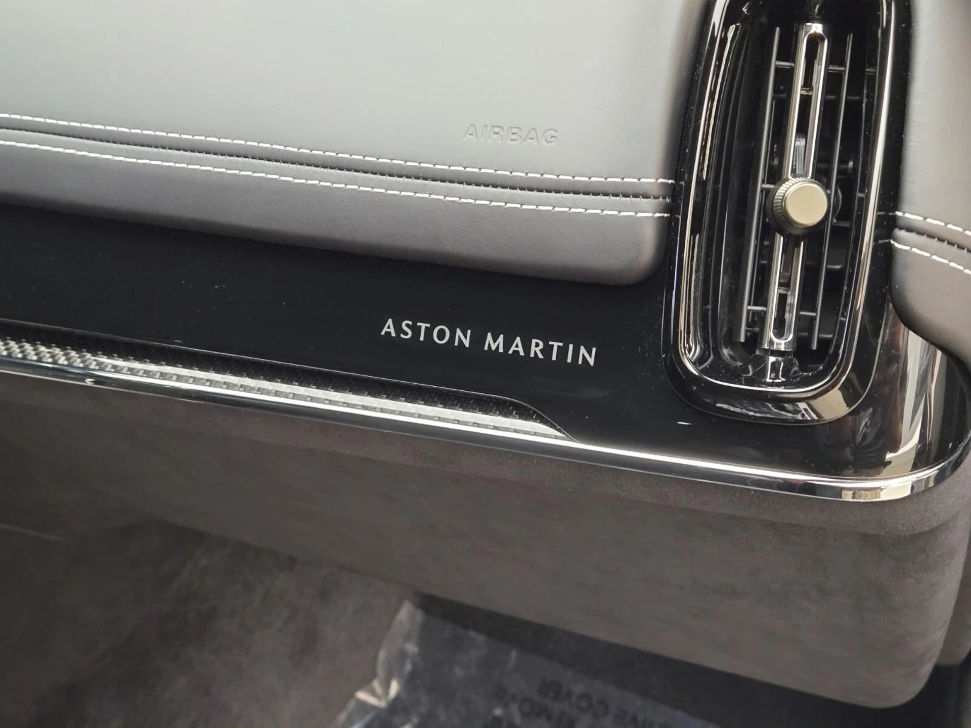 mph028_2069378608_New_2026_Aston_Martin_DBX_S_1776143671_077b05559d