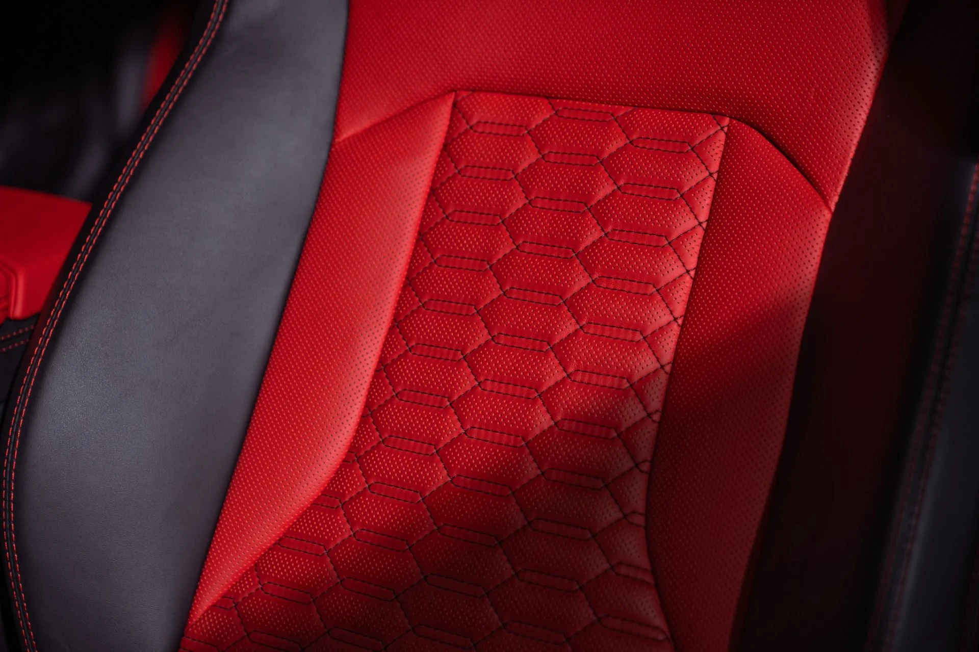 mph028_2071385862_Used_2022_Lamborghini_Urus_Full_Carbon_Interior_Package_1792253848_82211402bd