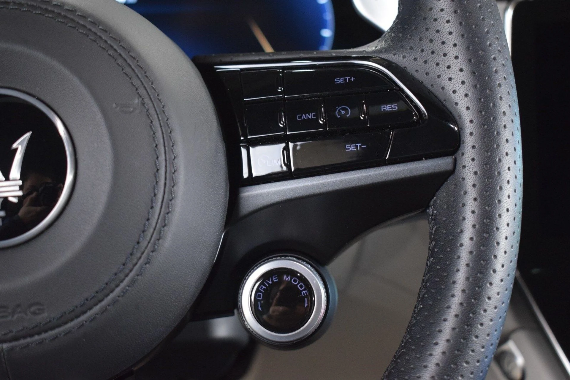 mph028_2079412395_60e9c36fd0a86d4296d2429957a3d395x_335964c4a4