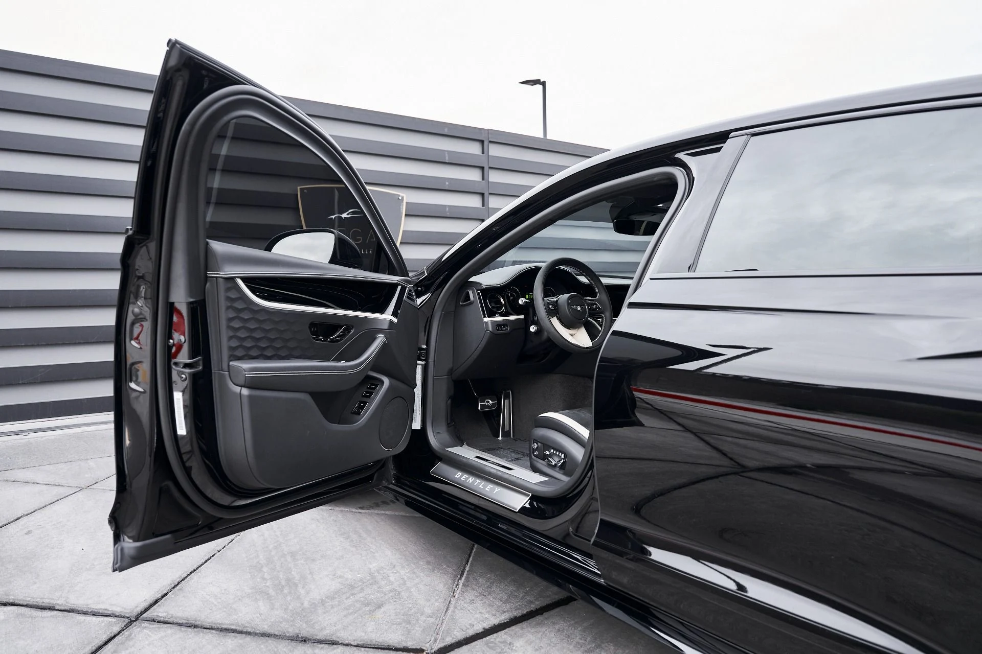 mph028_207956753_Used_2025_Bentley_Flying_Spur_Speed_1769137061_c14708f4b9