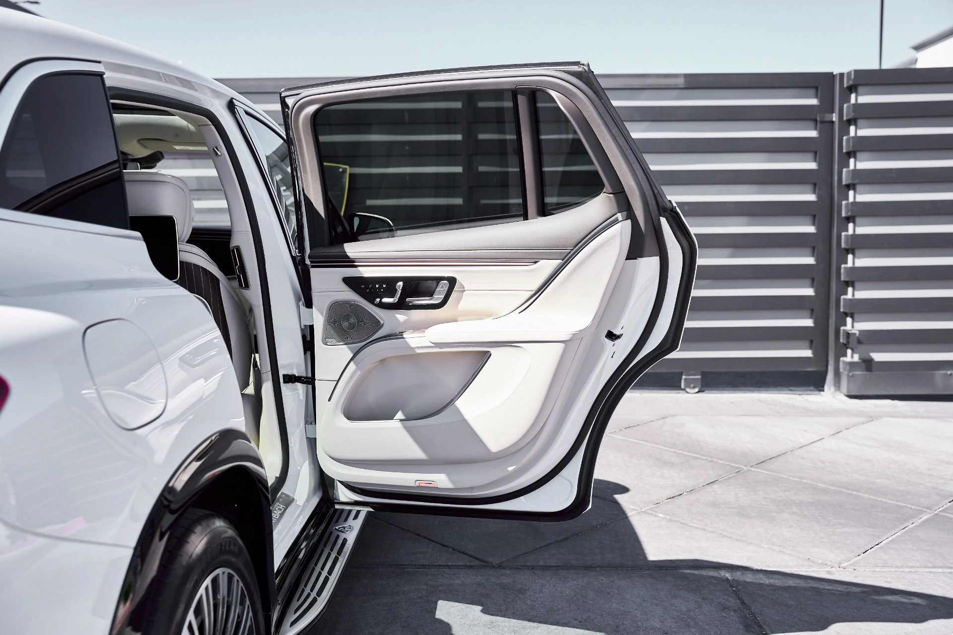 mph028_2091453583_Used_2025_Mercedes_Benz_EQS_Maybach_EQS_680_1773365788_7170f9e99f