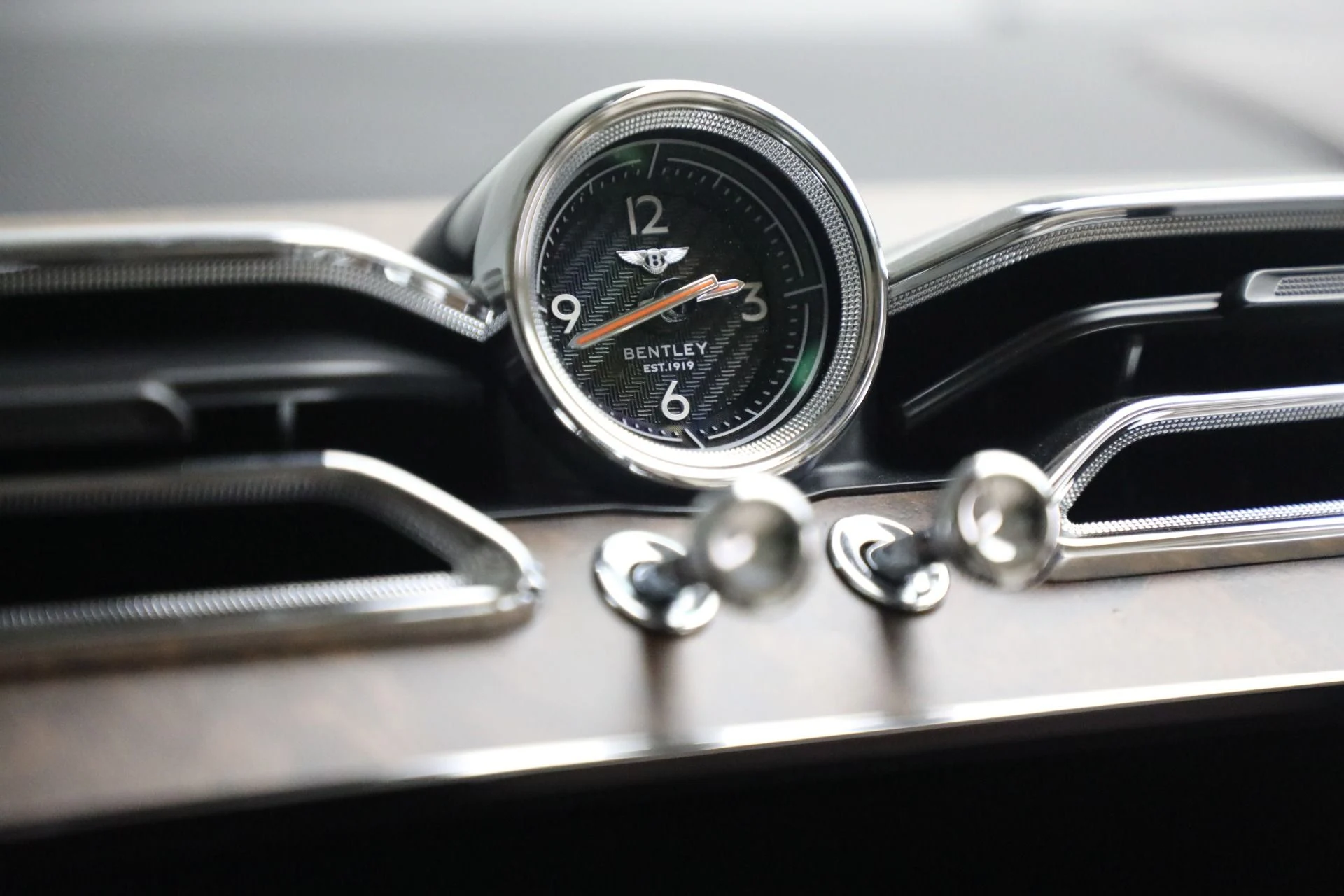 mph028_2097562721_Used_2024_Bentley_Bentayga_EWB_Azure_V8_643e72e5eb