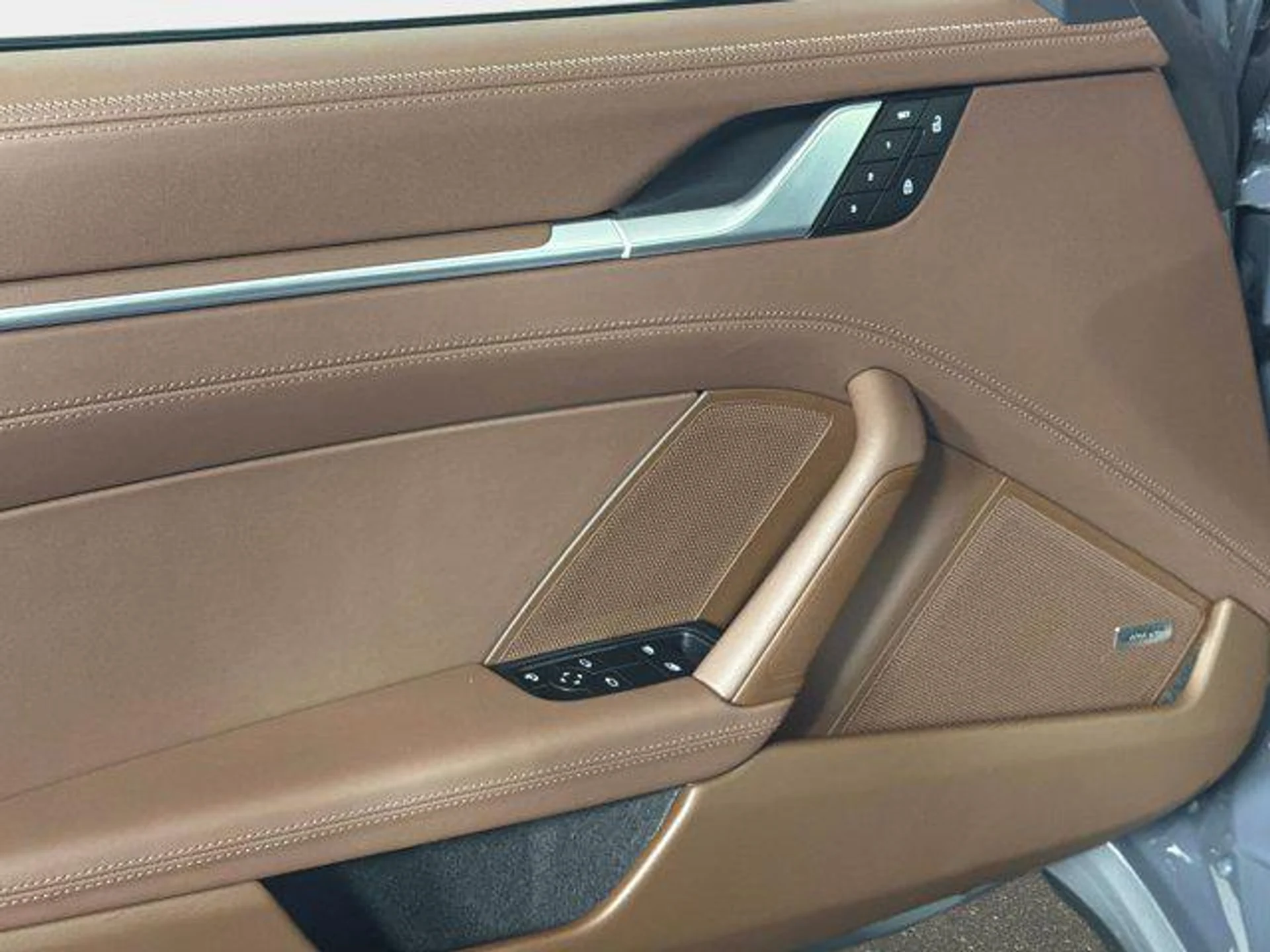 mph028_209790562_5n_Bm_Eoa_Yio_Aa_Lqy_JZN_X9di_E5n8_33deb0dba7