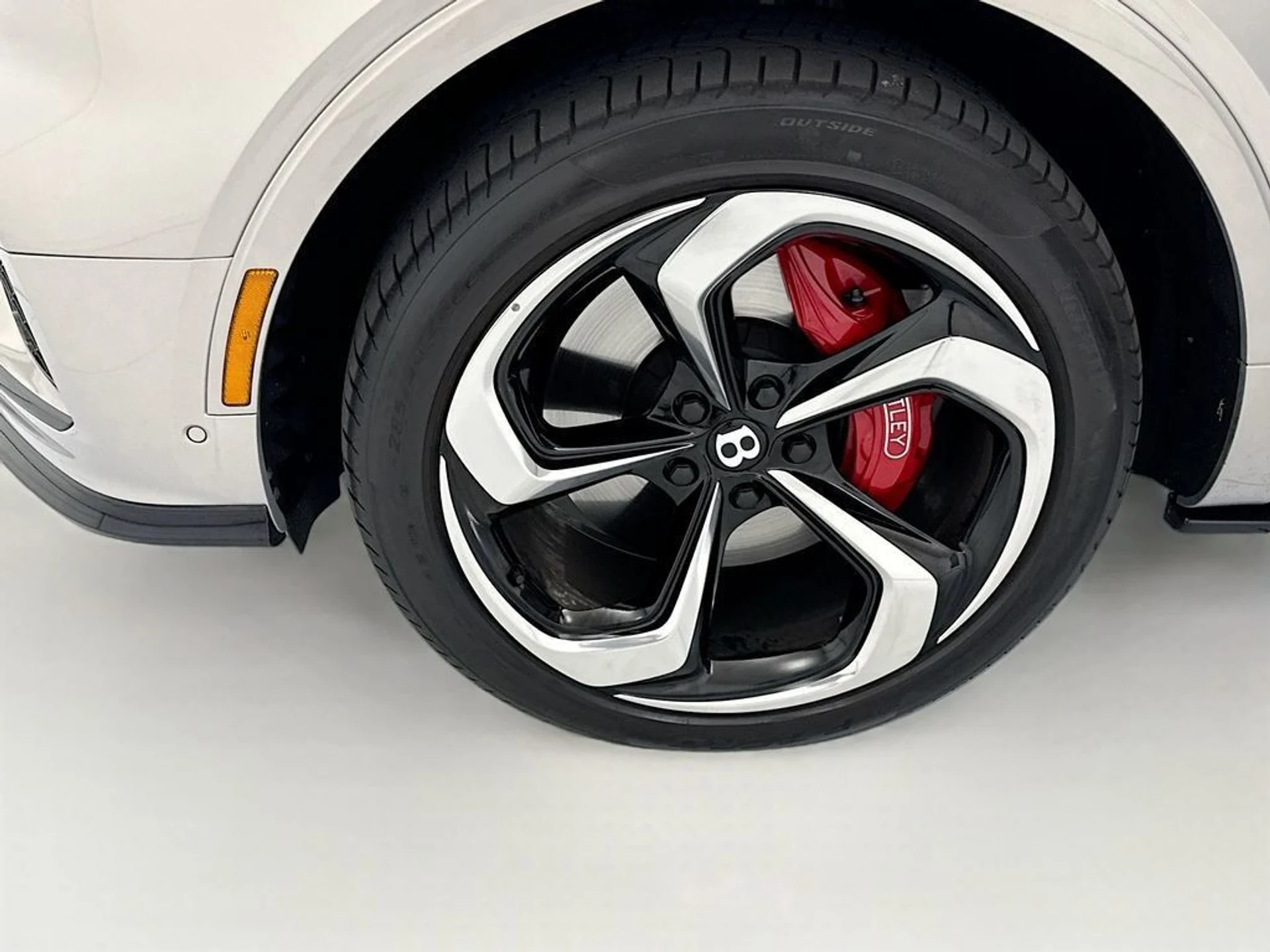 mph028_210184946_used_2023_bentley_bentayga_sawd_8119_23037215_29_1024_a5329164a9
