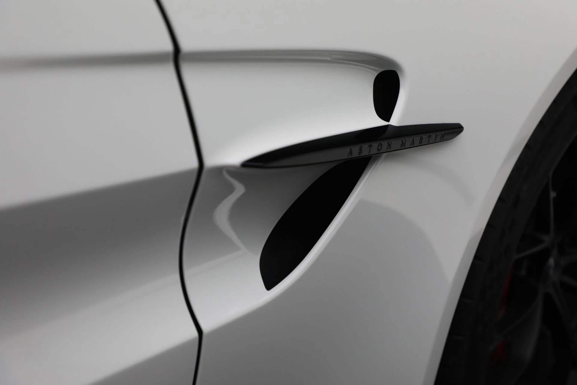 mph028_2106832271_New_2025_Aston_Martin_Vantage_e7d9f63737