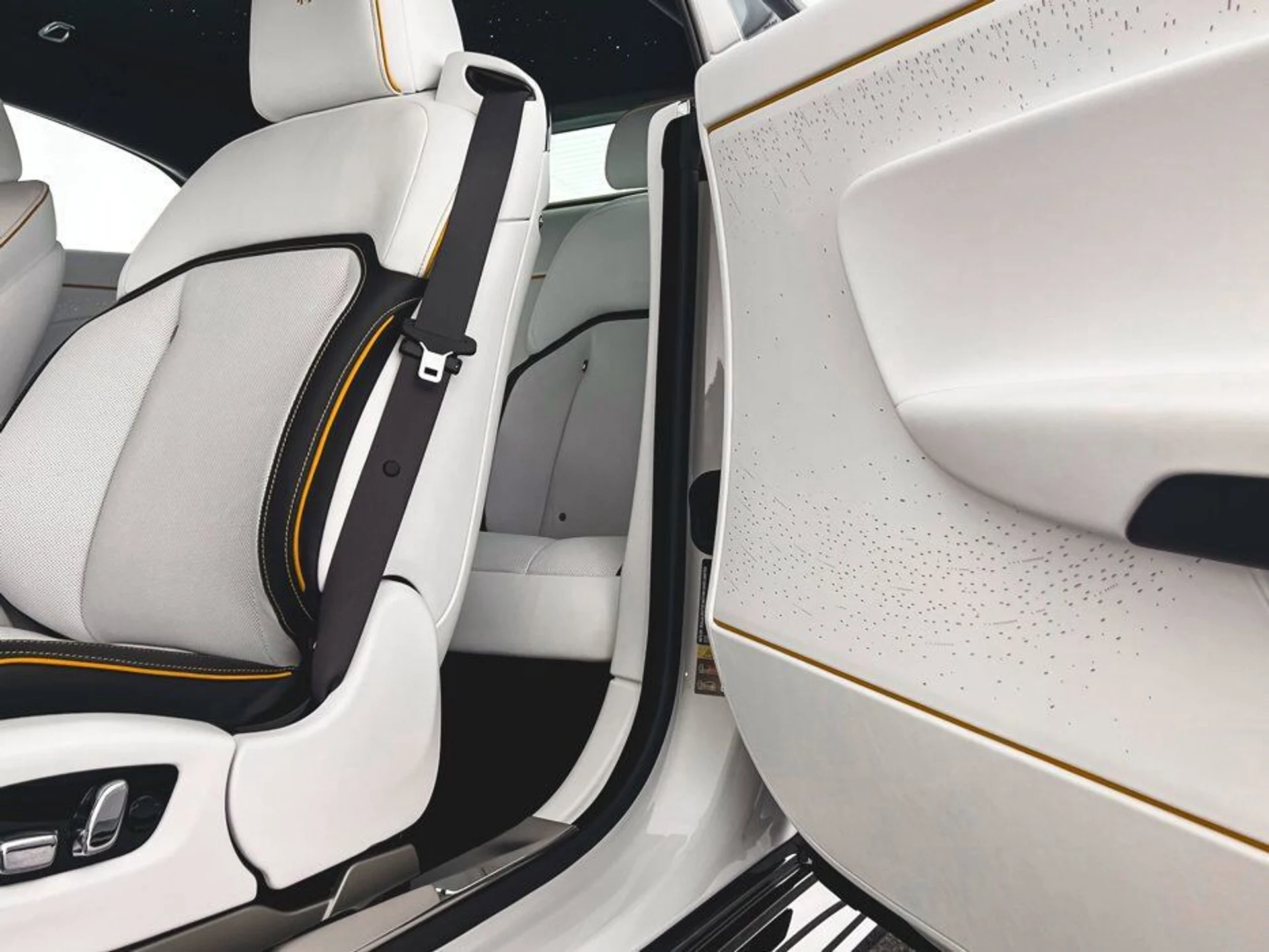 mph028_2108668078_20b05bdf1a6a3b31237ba1a84bdaad3bx_5b86c1e9f0