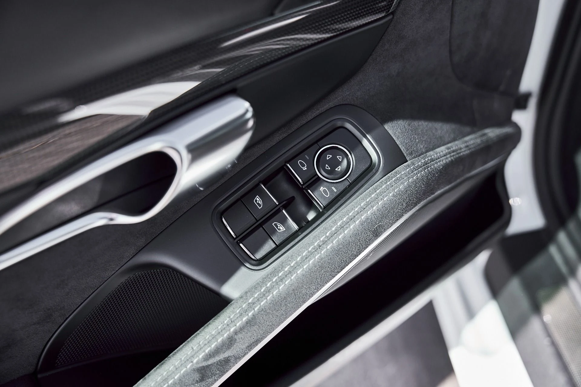 mph028_2112970168_Used_2015_Porsche_911_GT_3_1771890204_5e92d580ff