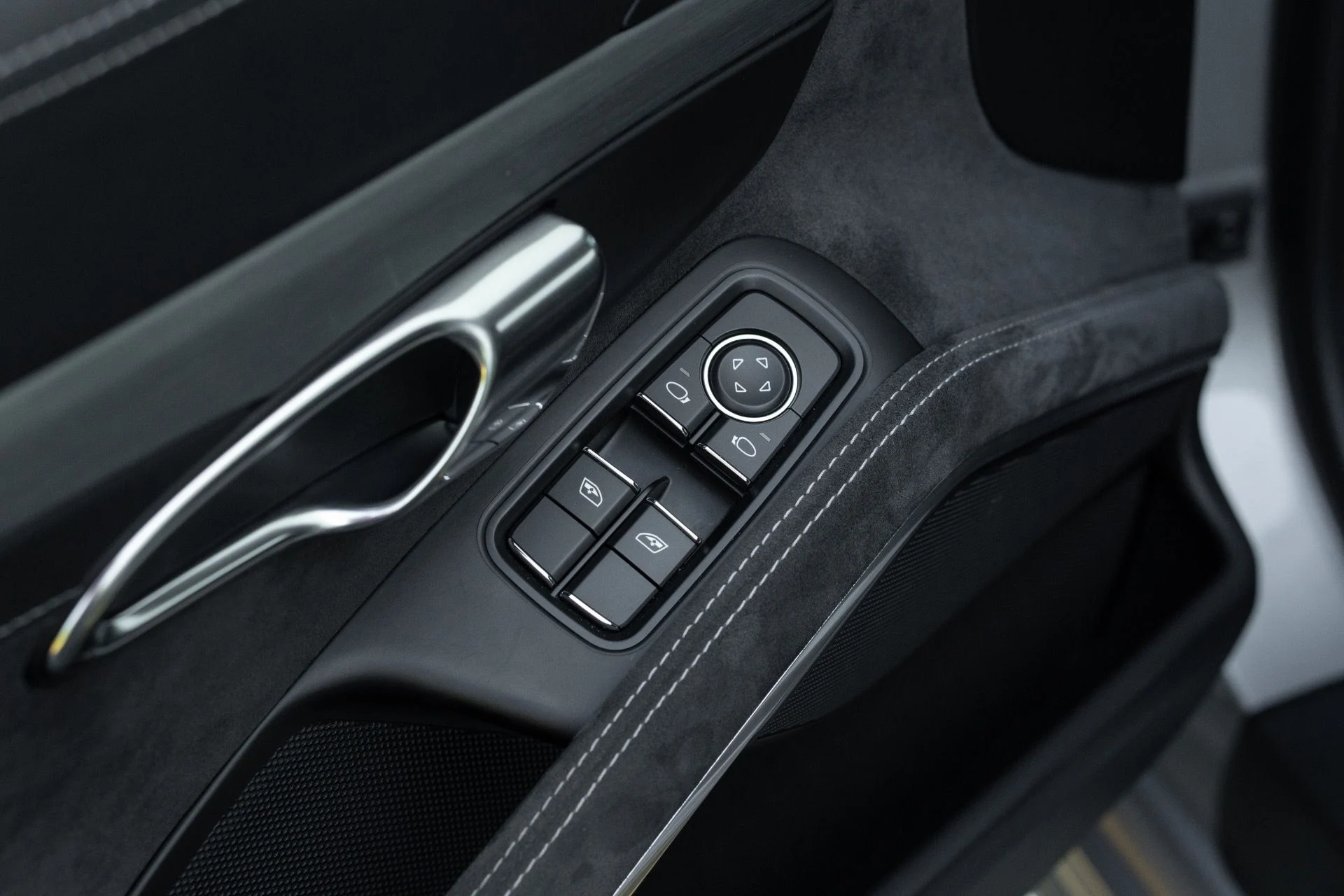 mph028_2119805944_Used_2018_Porsche_911_GT_3_1761946041_751e82c5a7